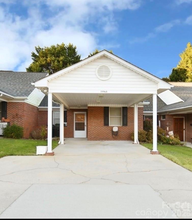19968 Oak Leaf Circle Property Photo 1