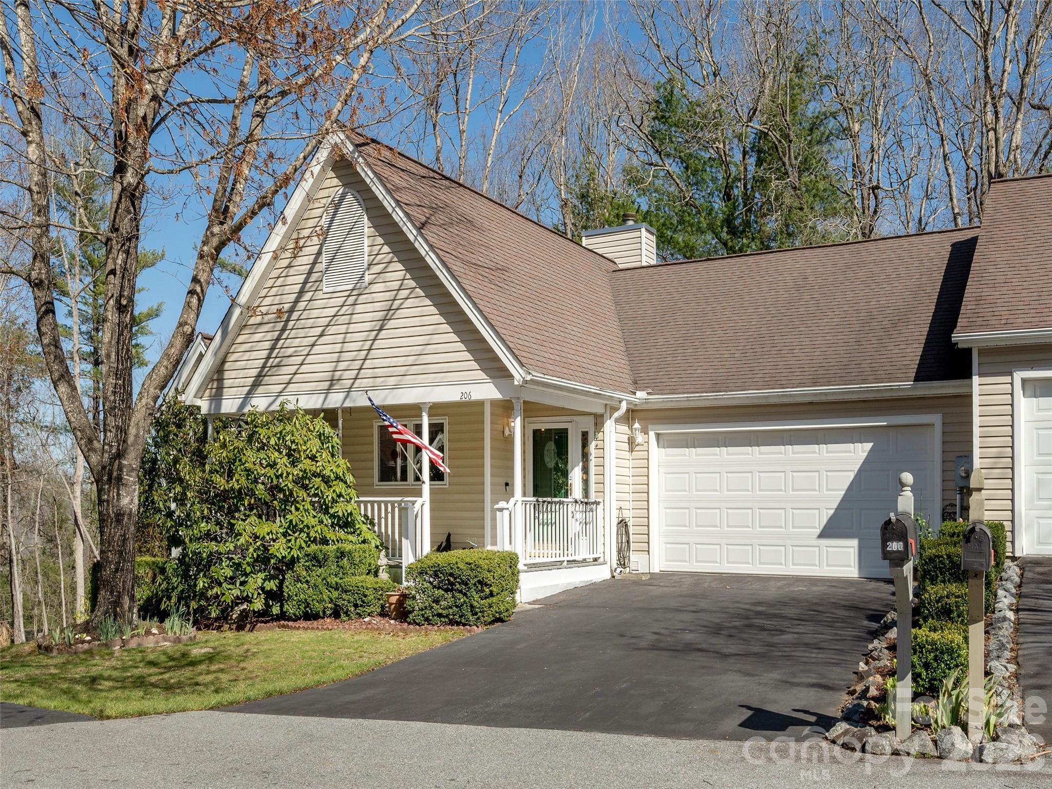 206 Black Oak Lane Property Photo 1
