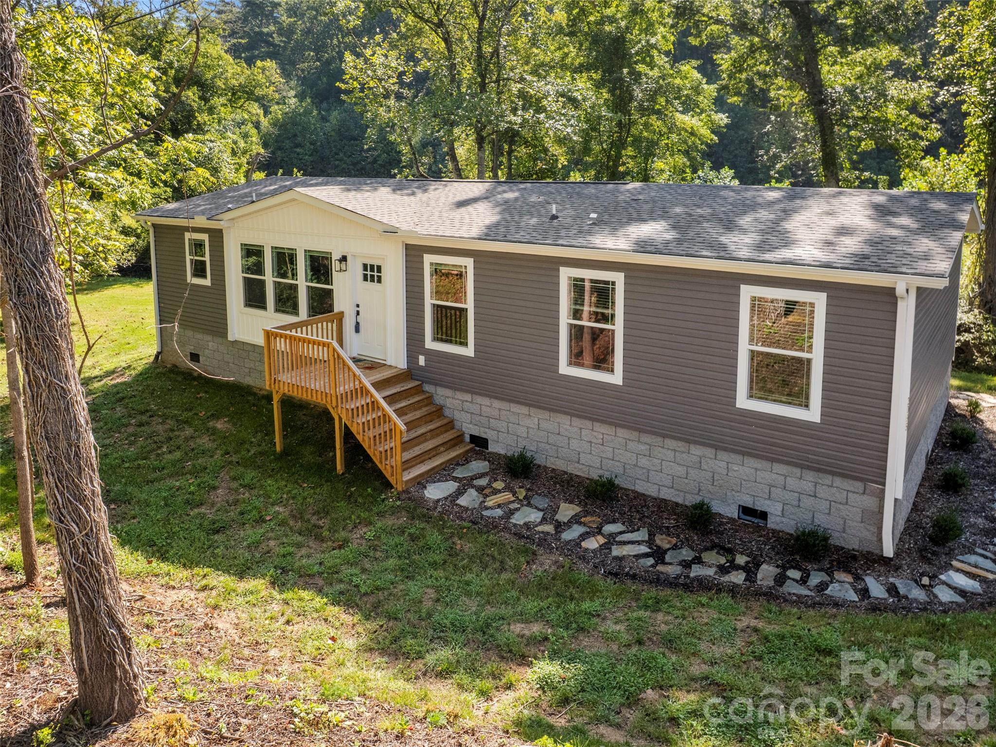 2095 Emmas Grove Road Property Photo 1