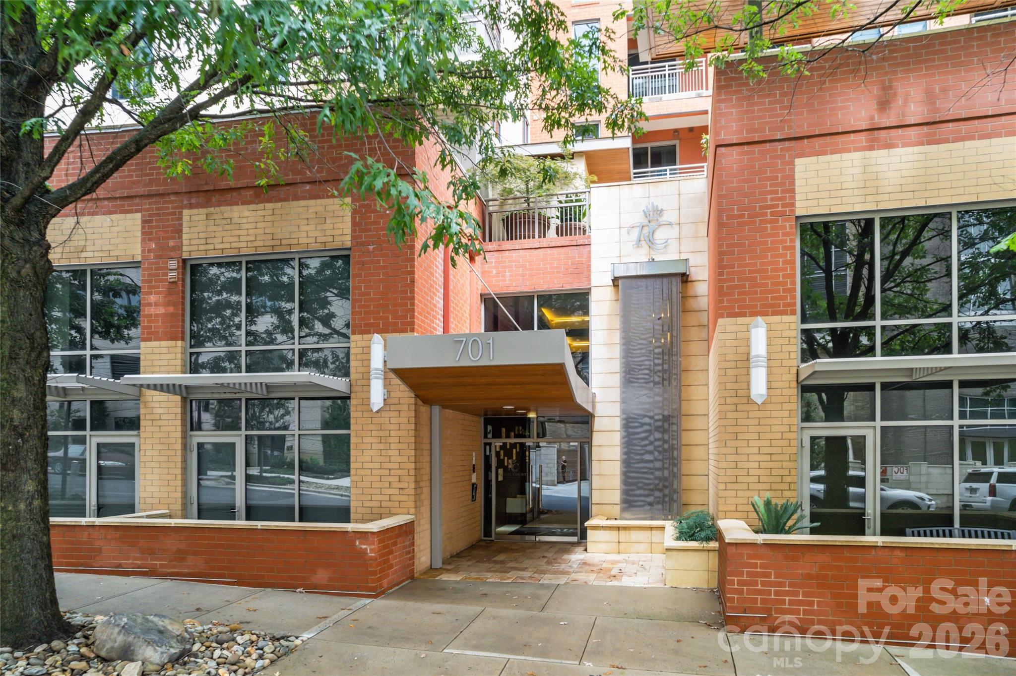 701 Royal Court 1007 Property Photo 4