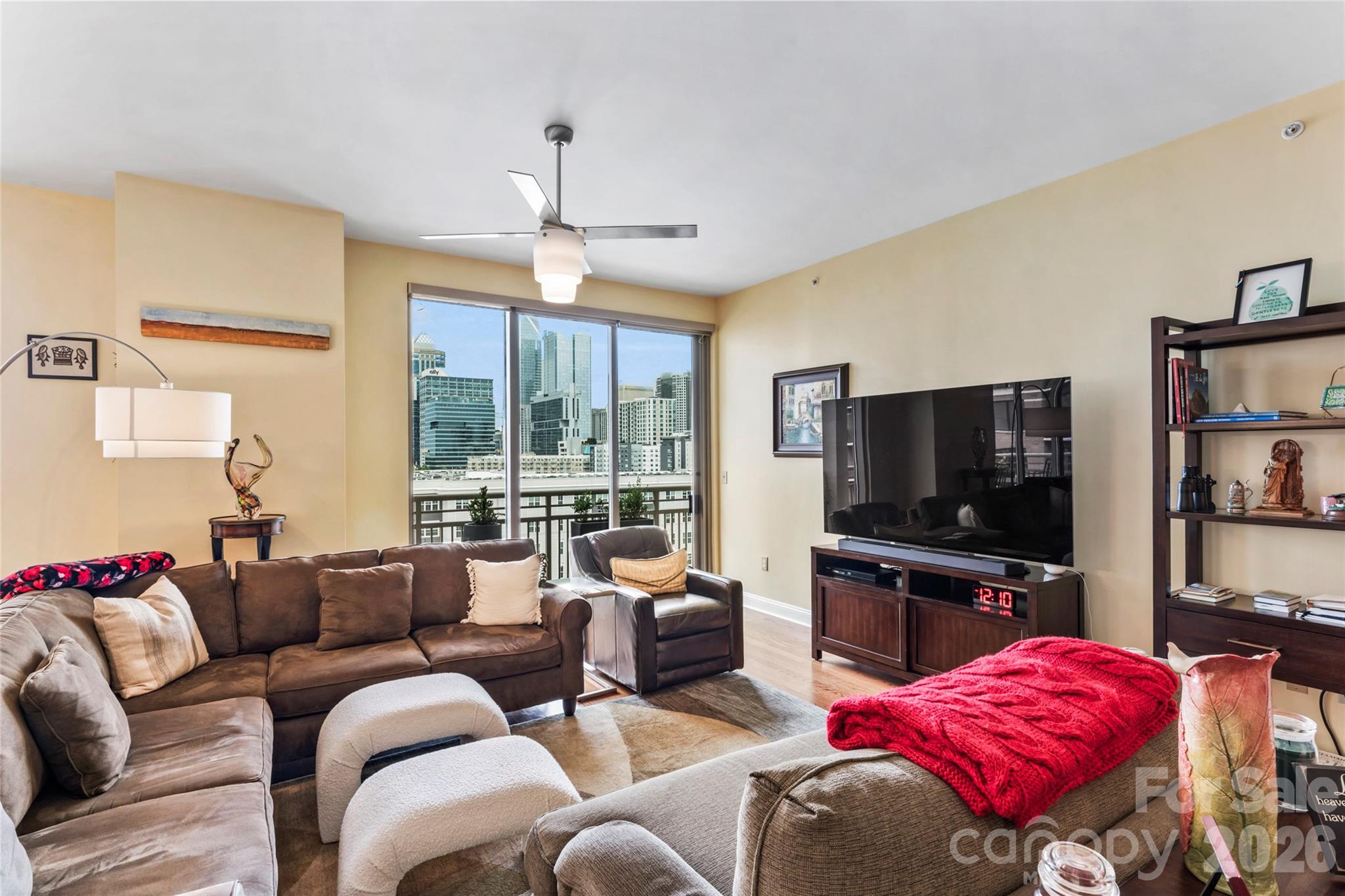701 Royal Court 1007 Property Photo 13