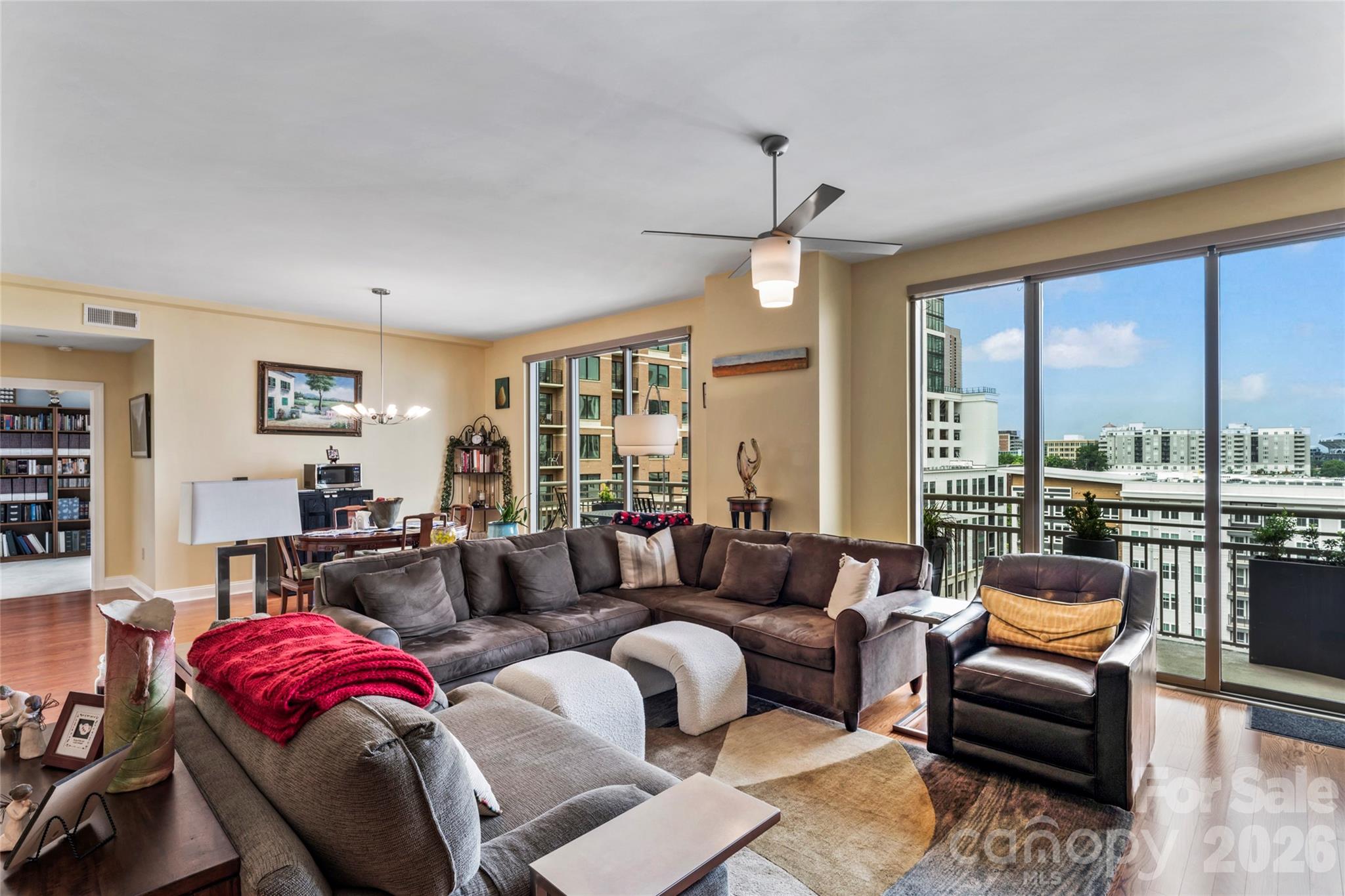 701 Royal Court 1007 Property Photo 15