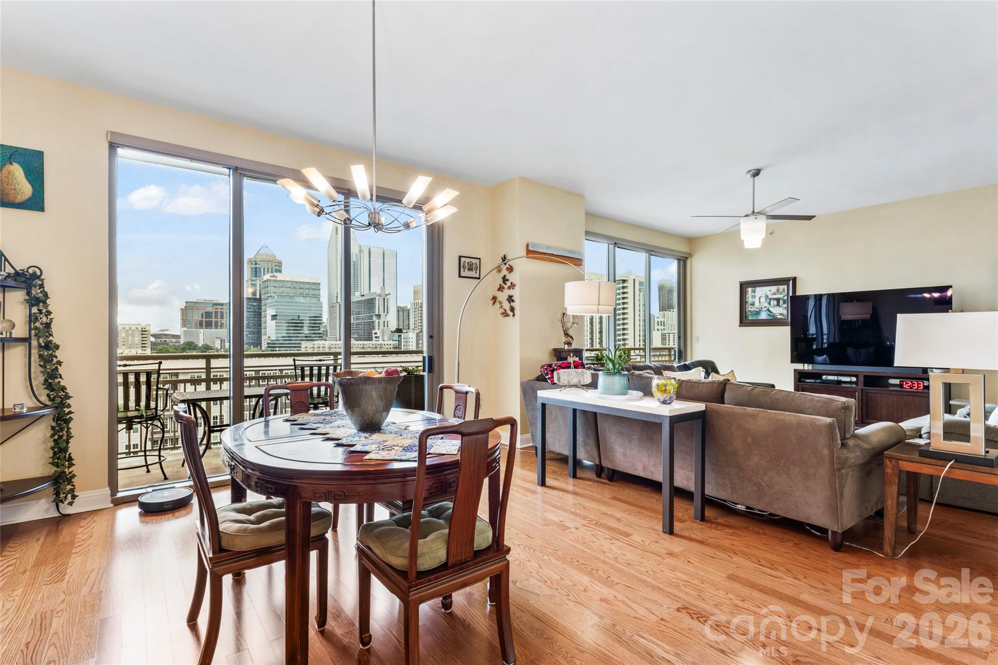 701 Royal Court 1007 Property Photo 24