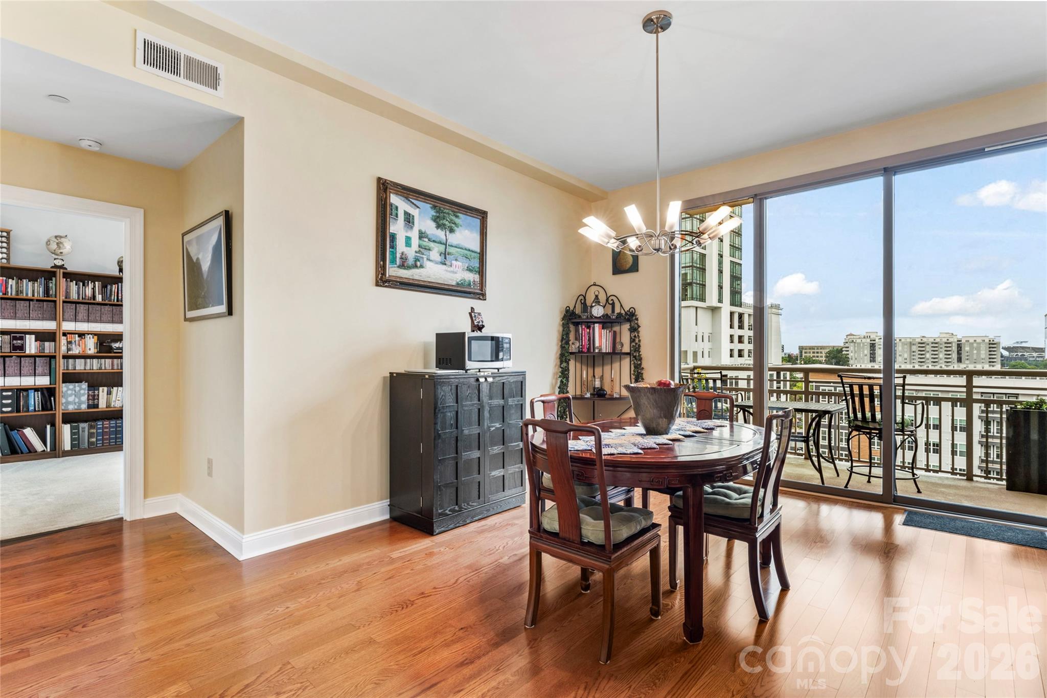 701 Royal Court 1007 Property Photo 25