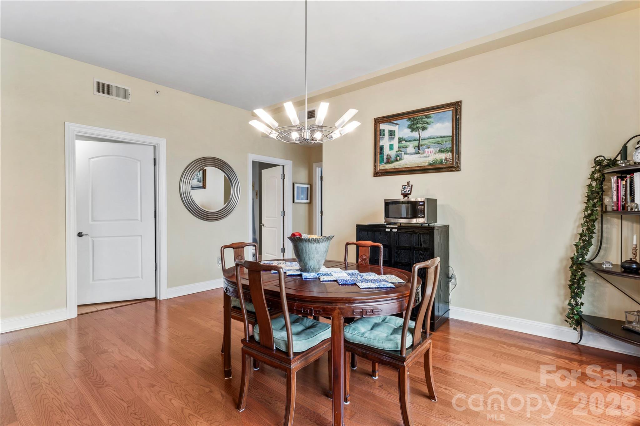 701 Royal Court 1007 Property Photo 26