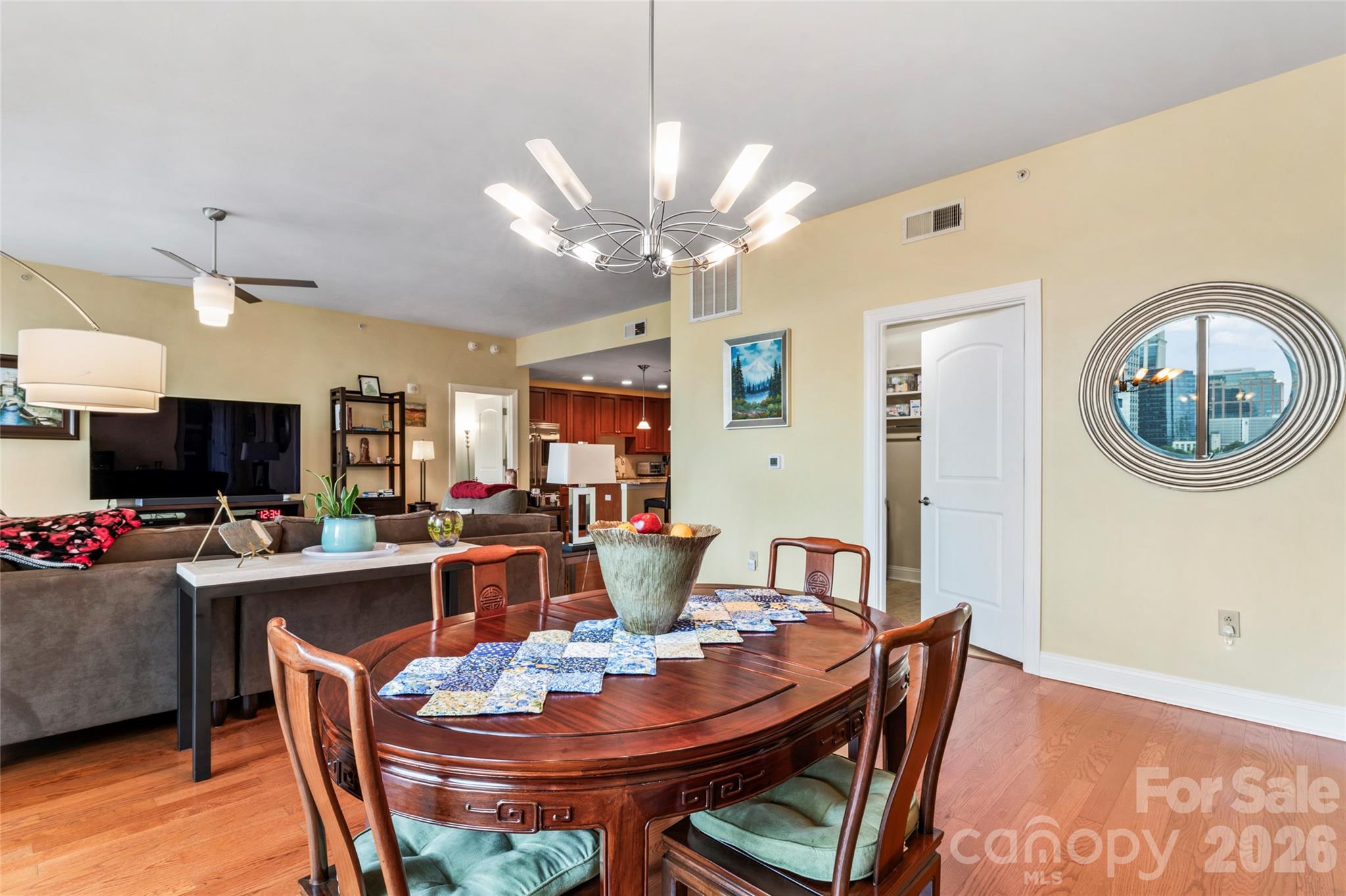 701 Royal Court 1007 Property Photo 27