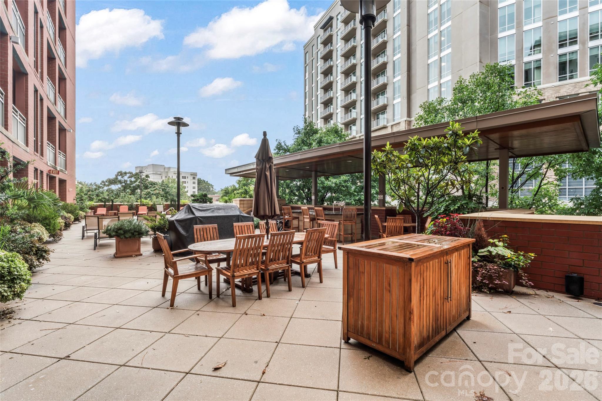 701 Royal Court 1007 Property Photo 35
