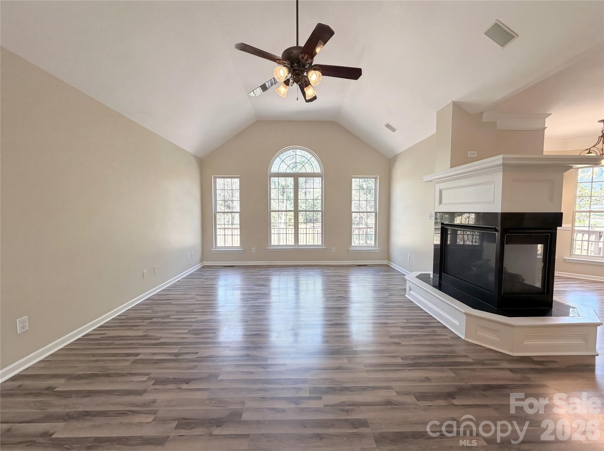 20224 Northport Drive Property Photo 3