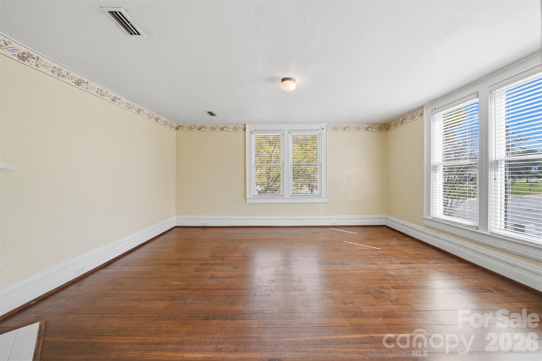 121 5th Avenue Property Photo 26