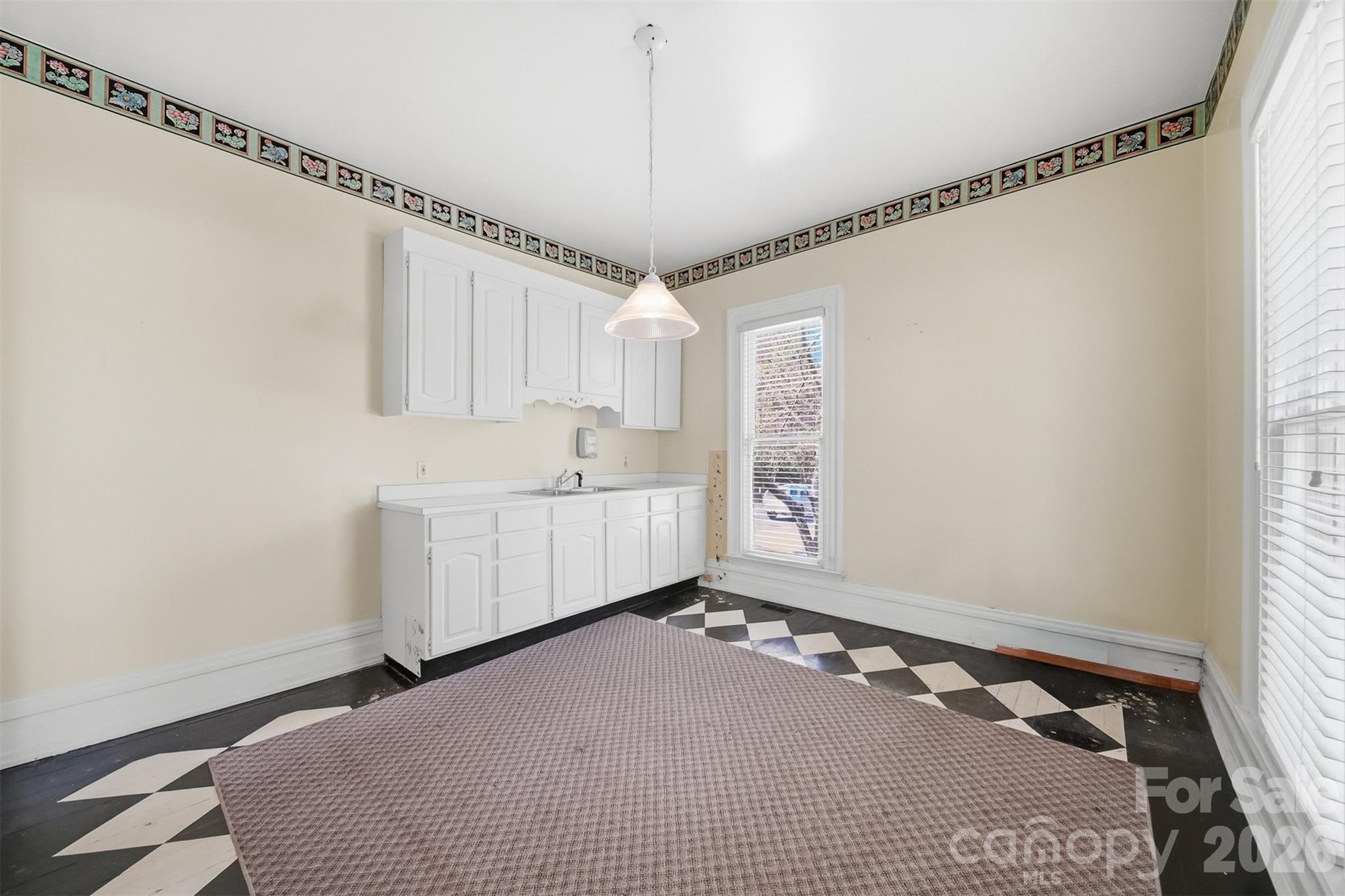 121 5th Avenue Property Photo 31
