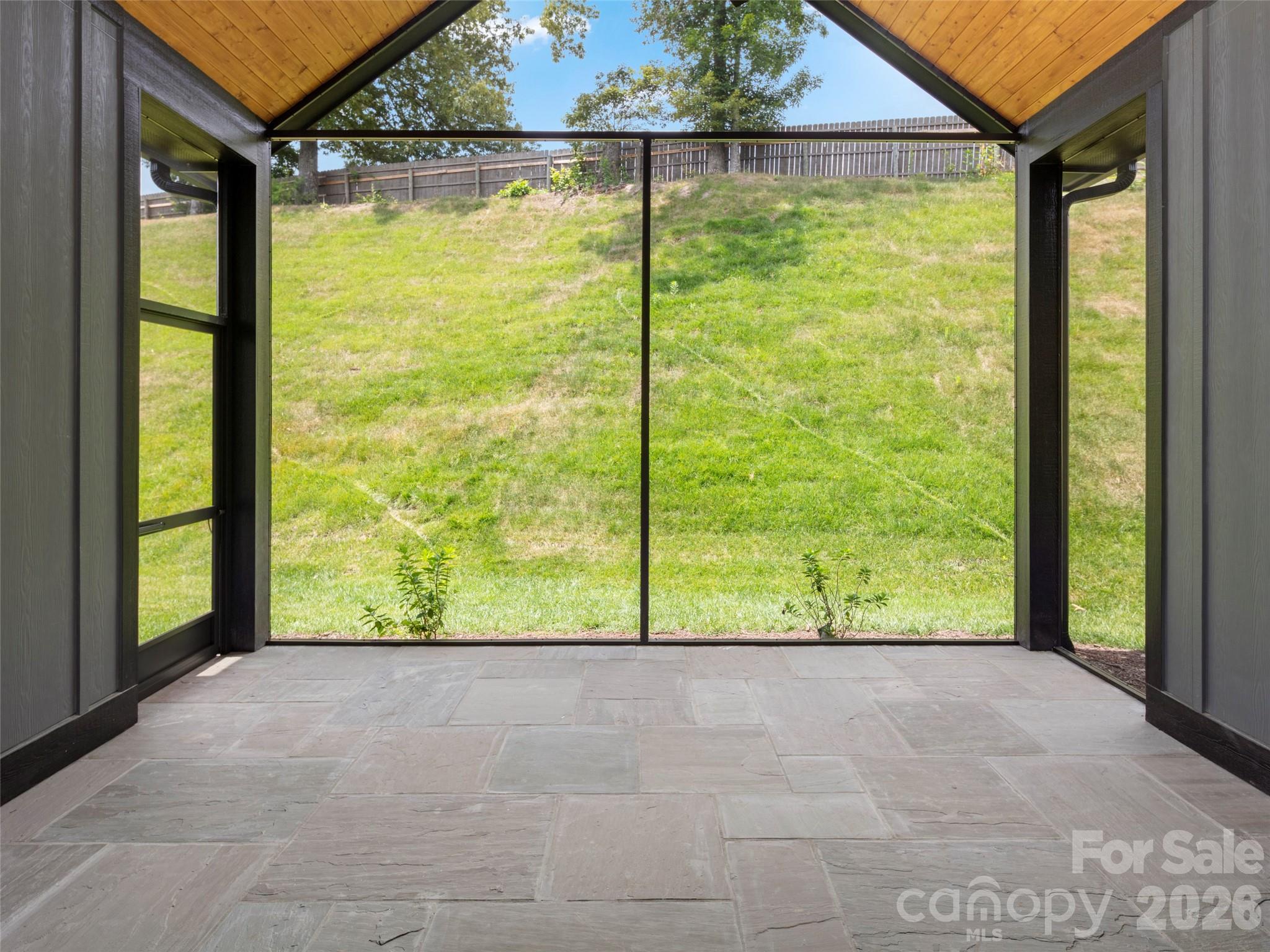 504 Blue River Drive Property Photo 14