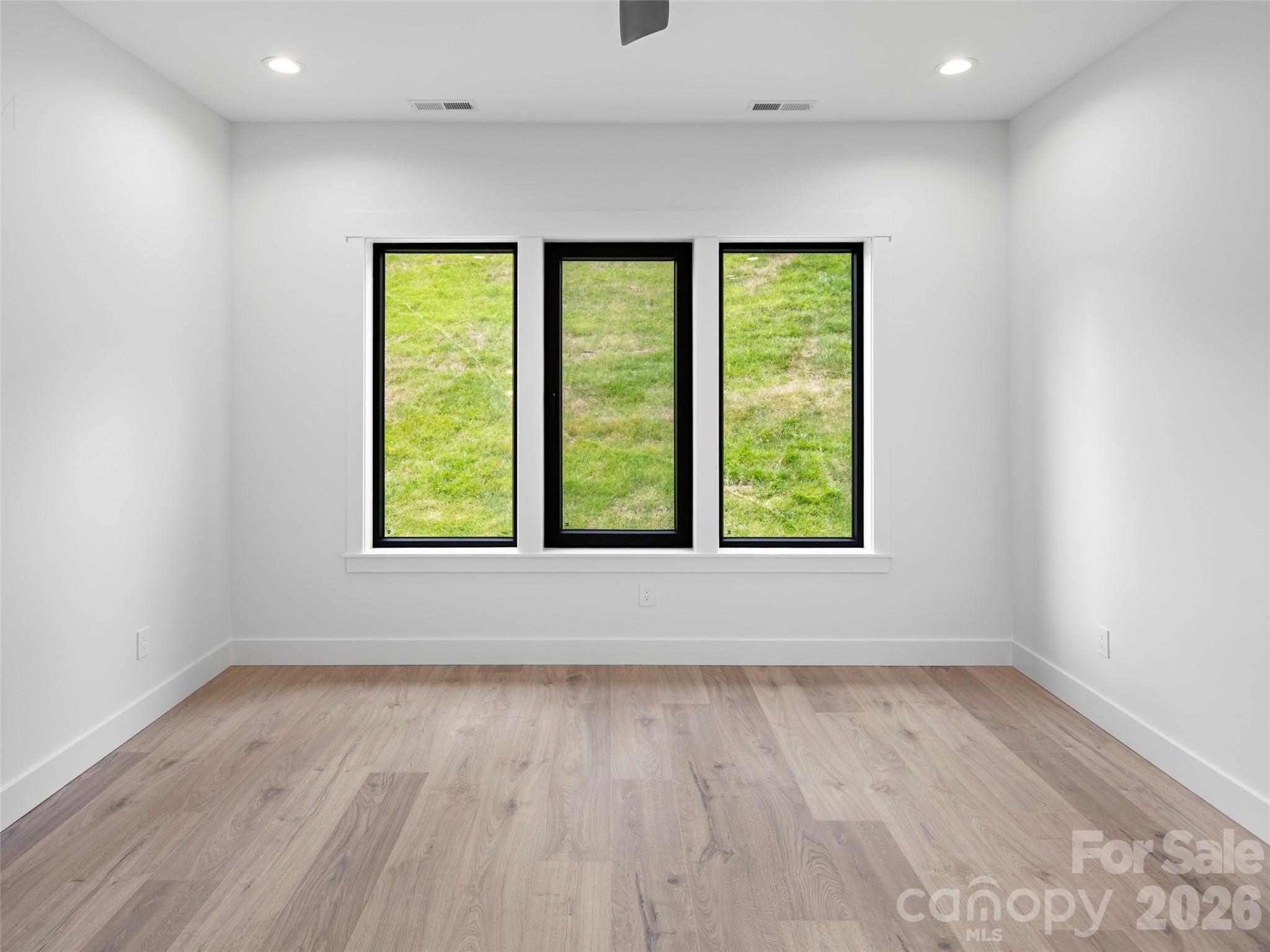 504 Blue River Drive Property Photo 16