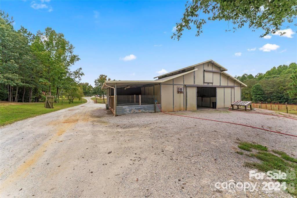 10560 Lake Royalle Road Property Photo 25