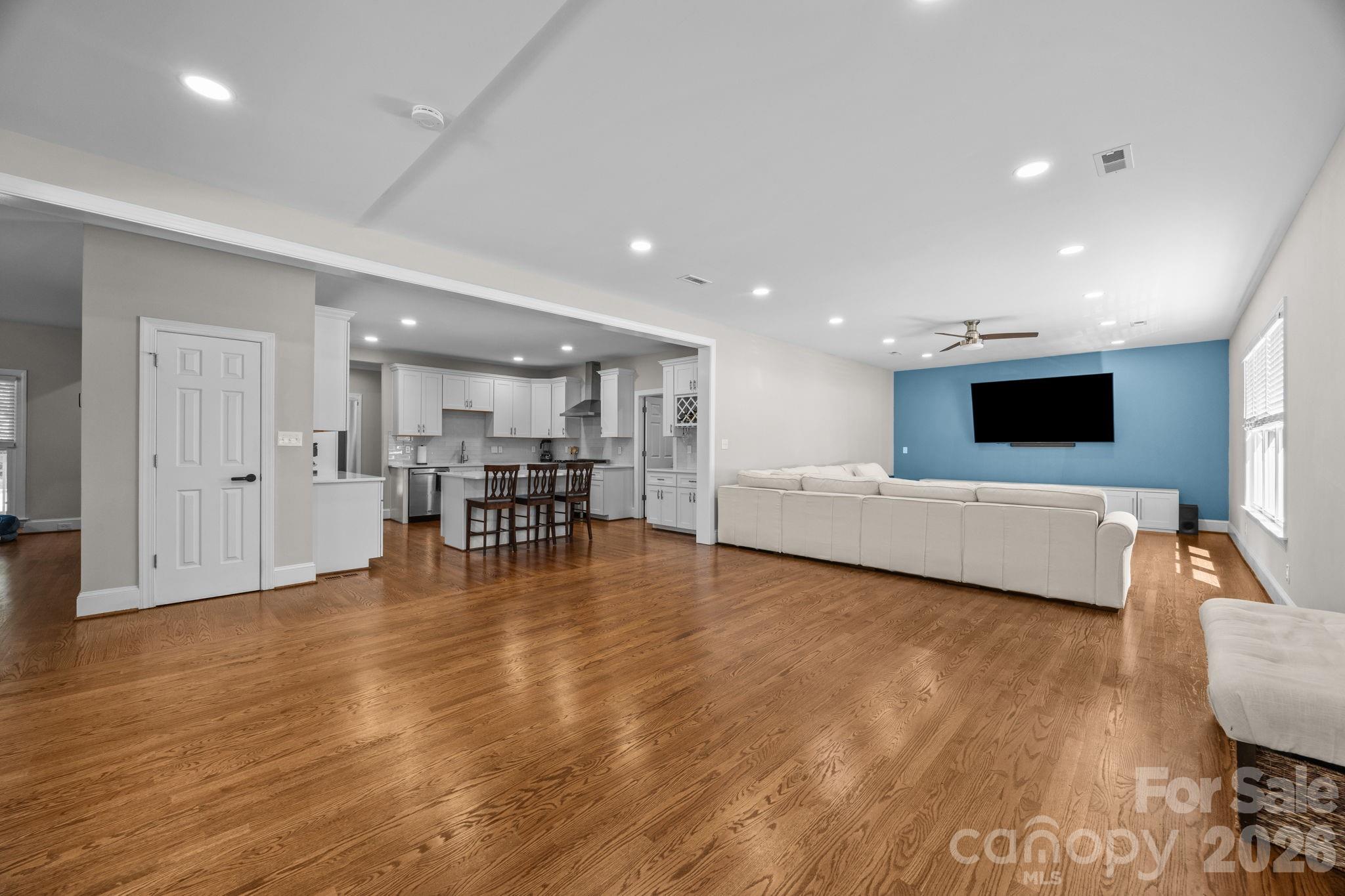 908 Woodhurst Drive Property Photo 9