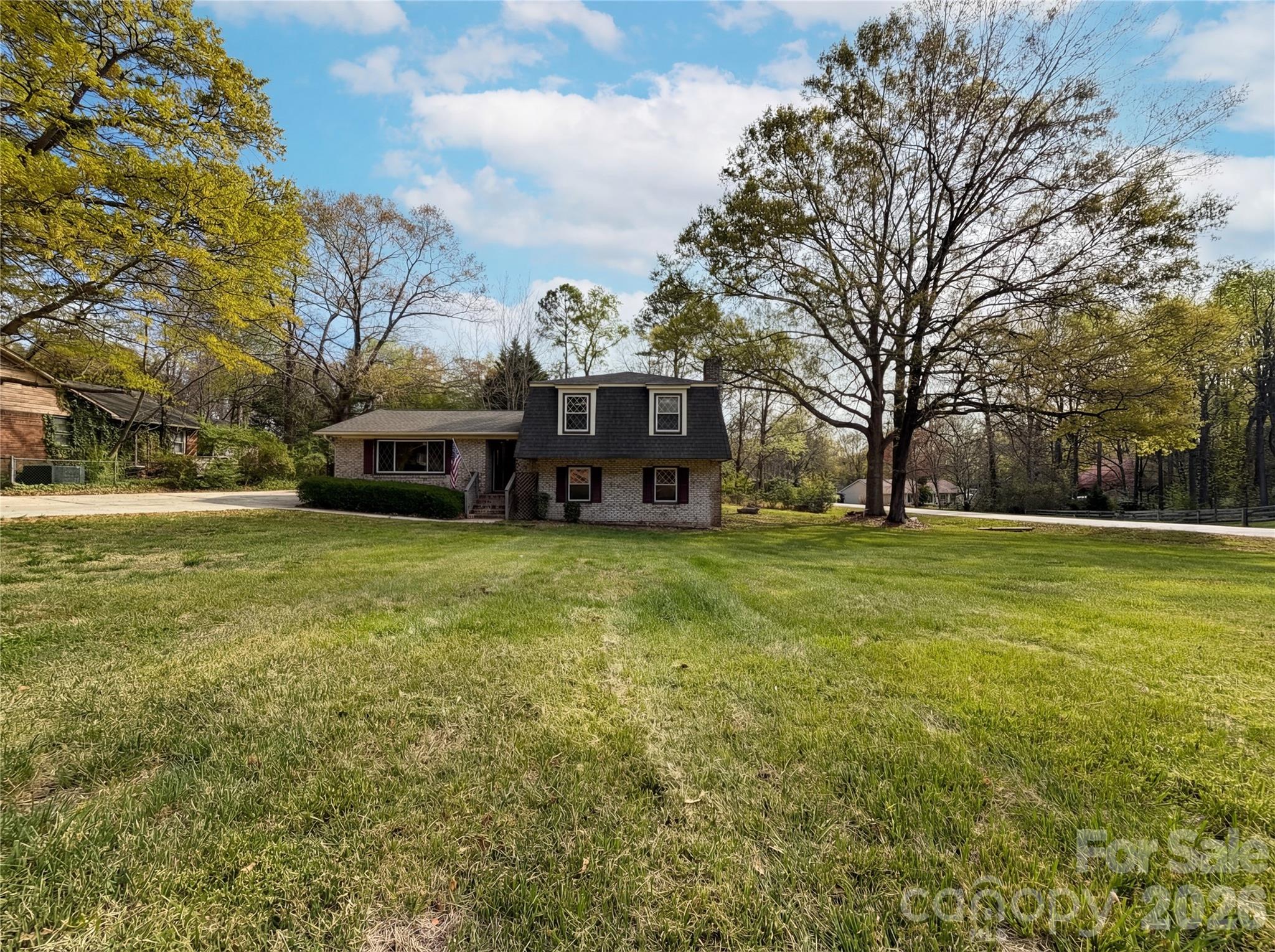 121 Pelham Lane Property Photo 6