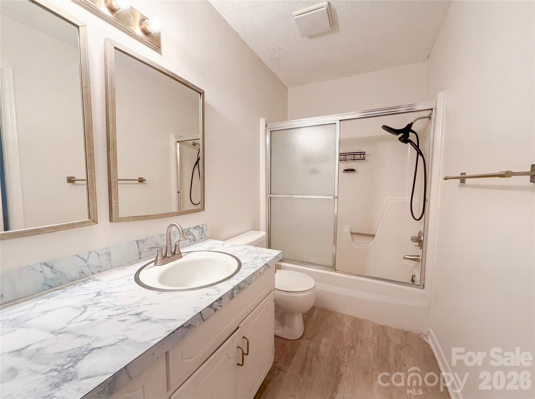 121 Pelham Lane Property Photo 11