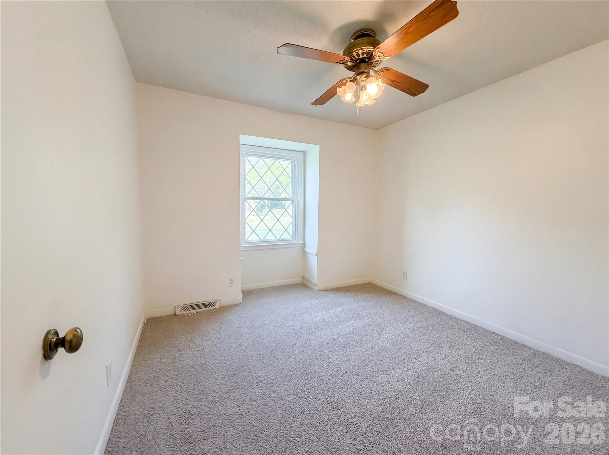 121 Pelham Lane Property Photo 13