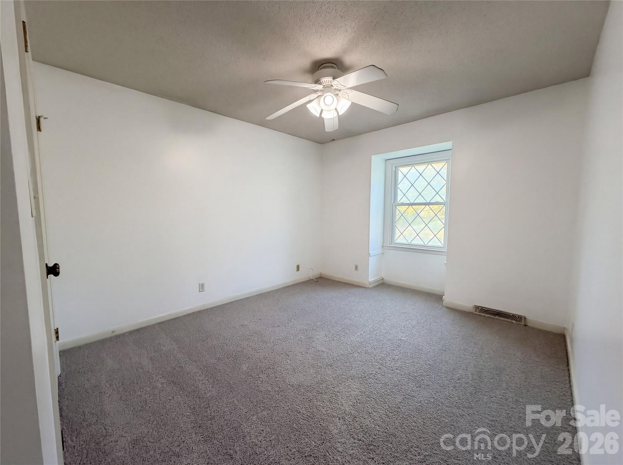 121 Pelham Lane Property Photo 14
