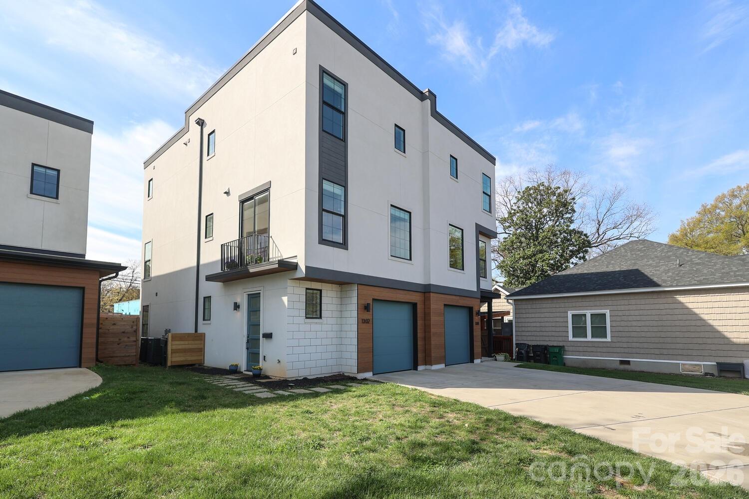 1302 E 10th Street Property Photo 1