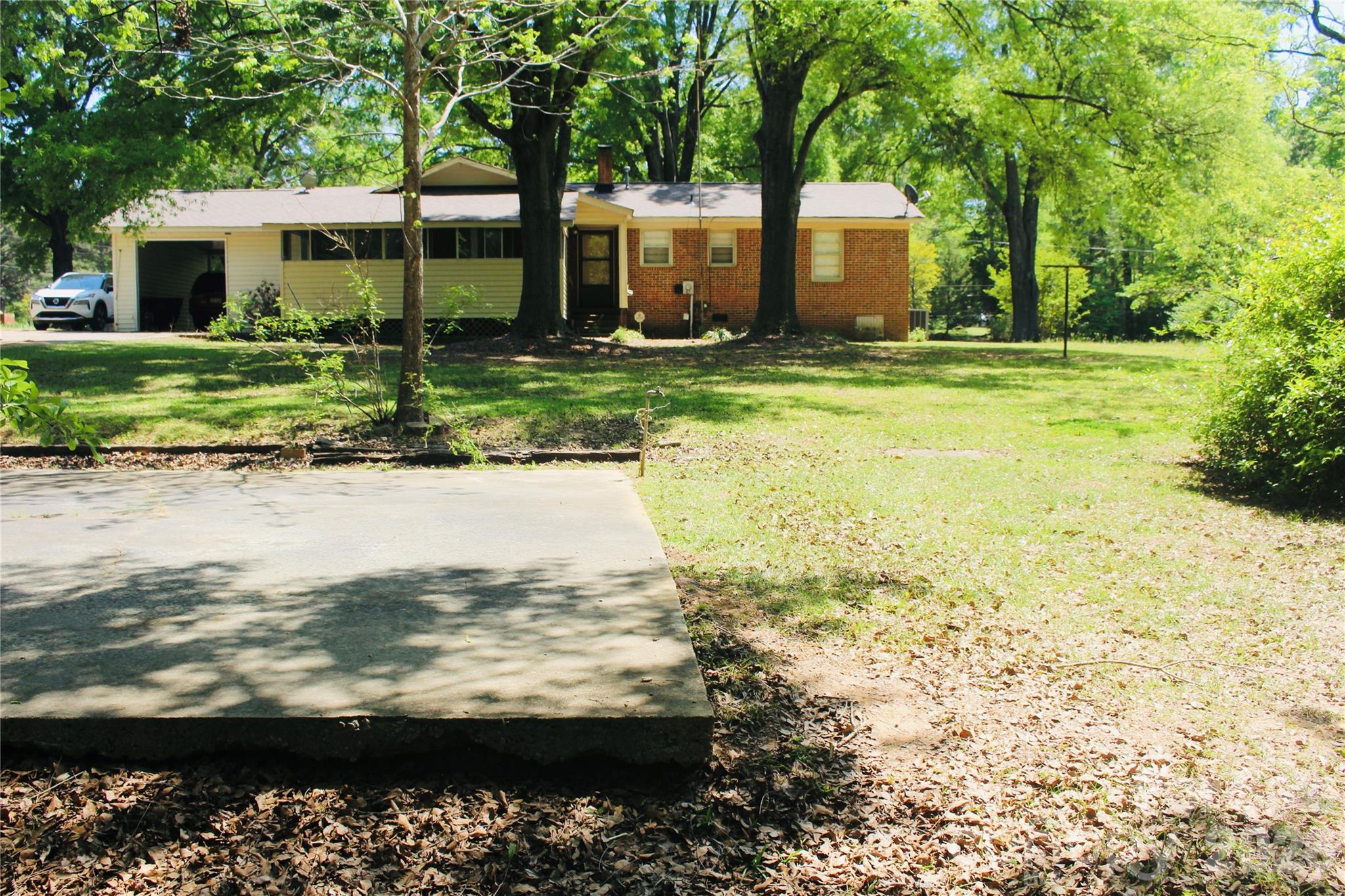 1481 Grace Avenue Property Photo 3
