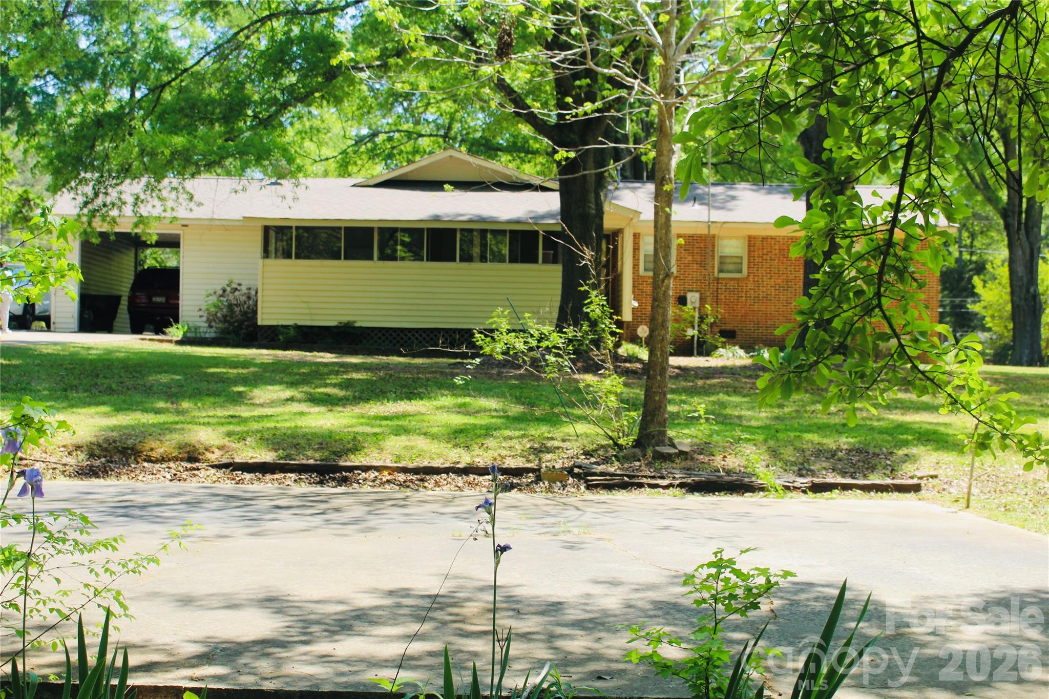 1481 Grace Avenue Property Photo 4