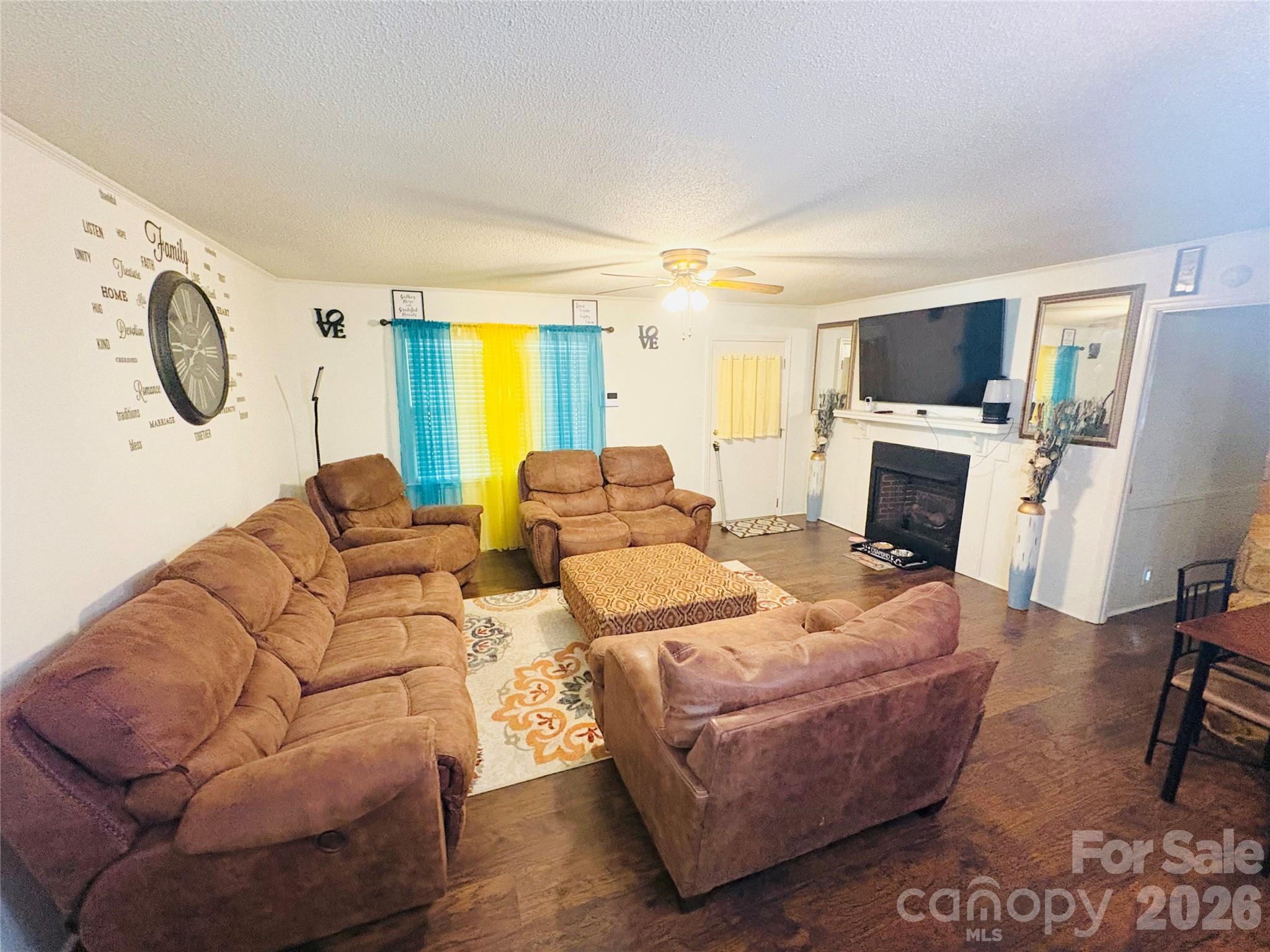 1481 Grace Avenue Property Photo 7