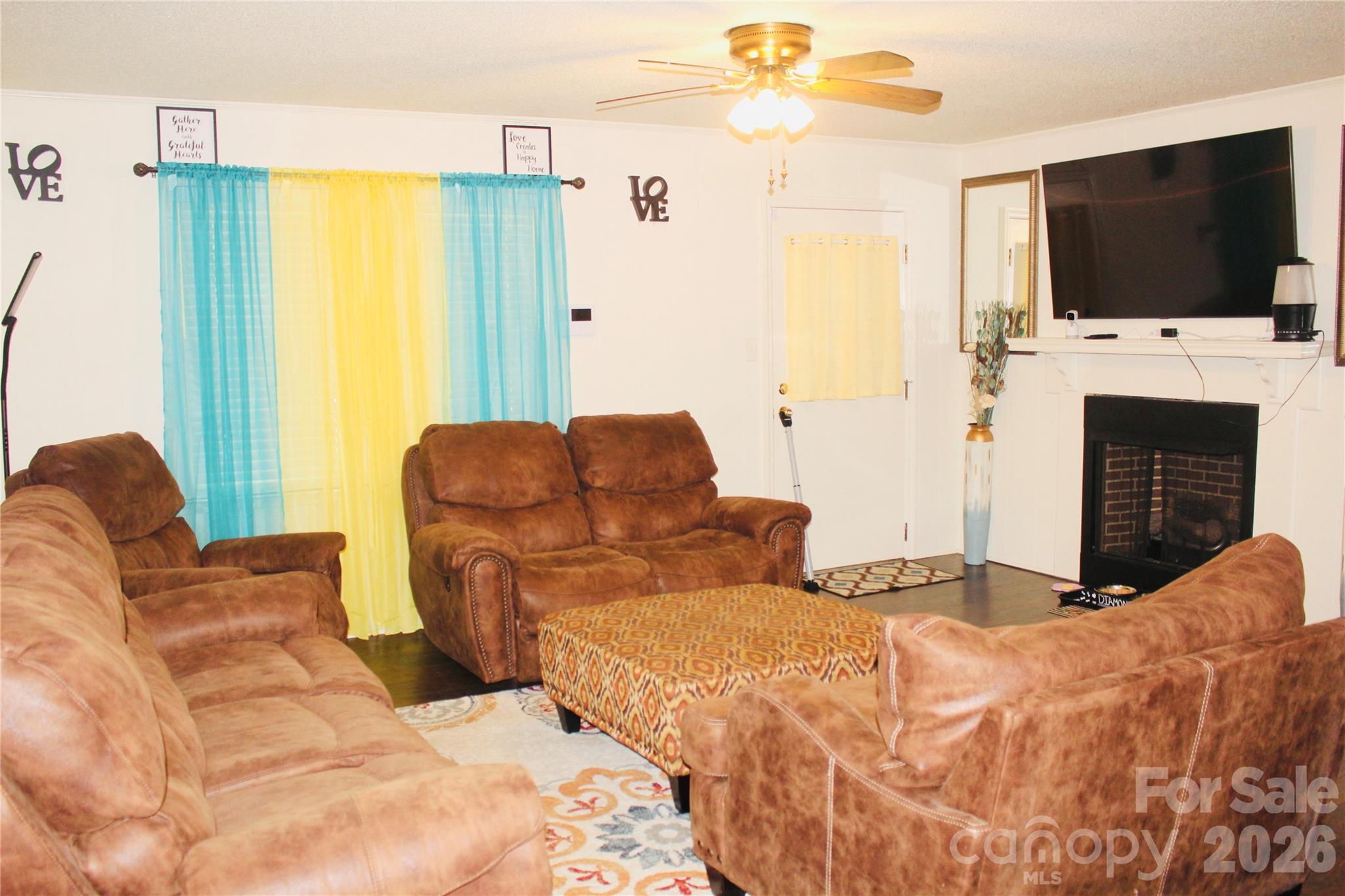 1481 Grace Avenue Property Photo 8