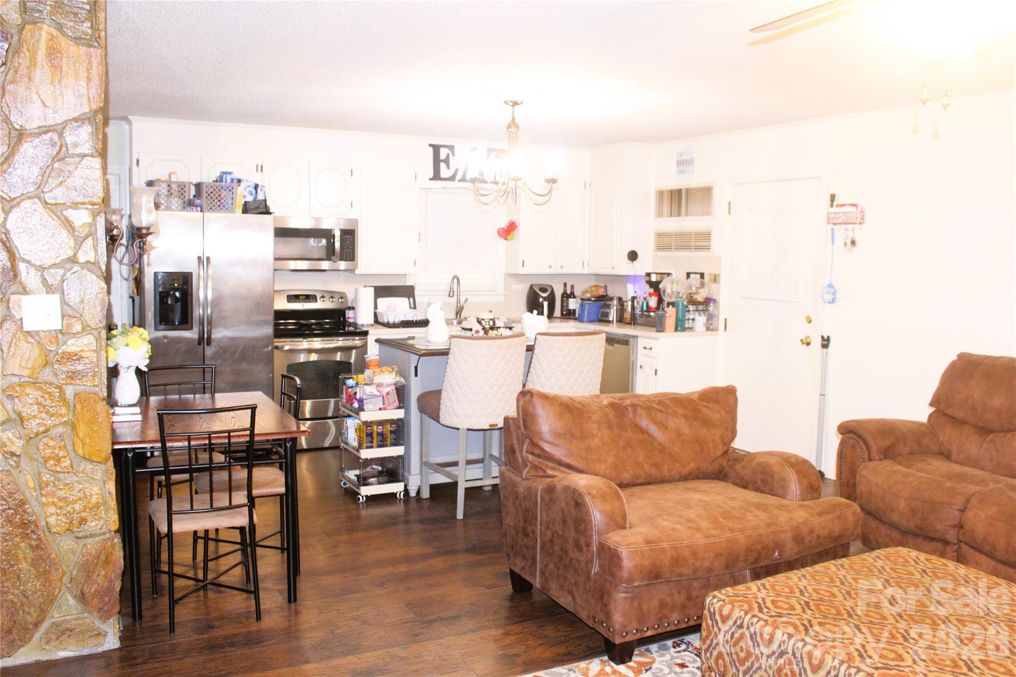 1481 Grace Avenue Property Photo 9