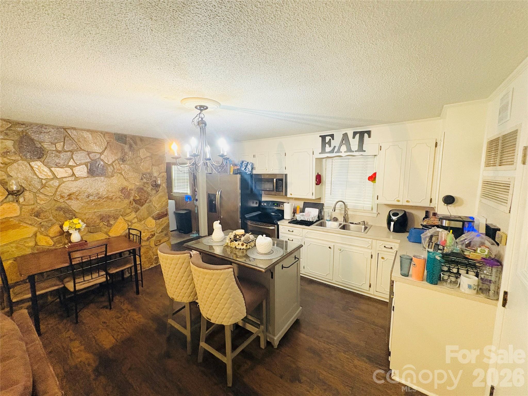 1481 Grace Avenue Property Photo 10