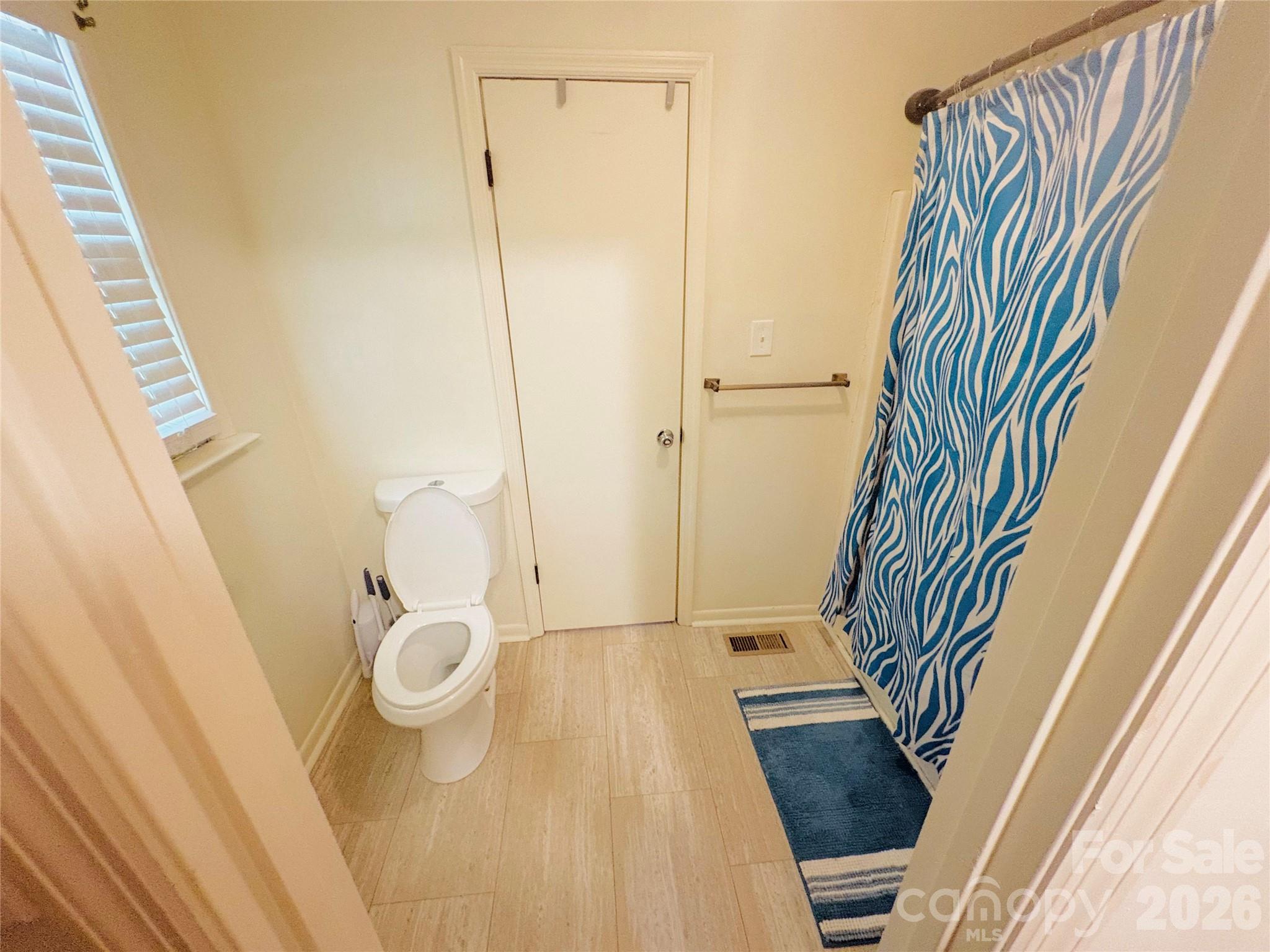 1481 Grace Avenue Property Photo 14