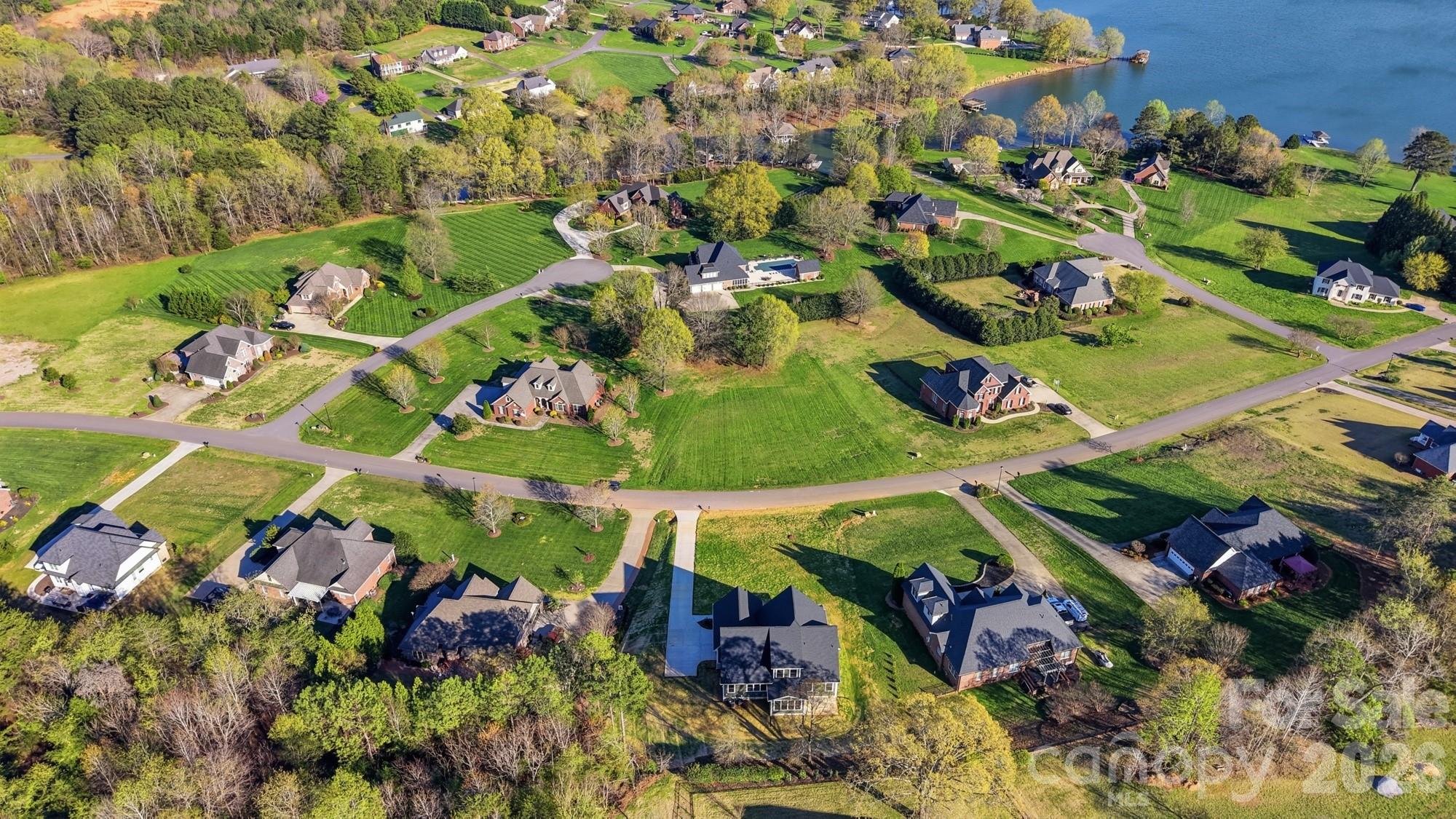 208 Cross Creek Drive Property Photo 4