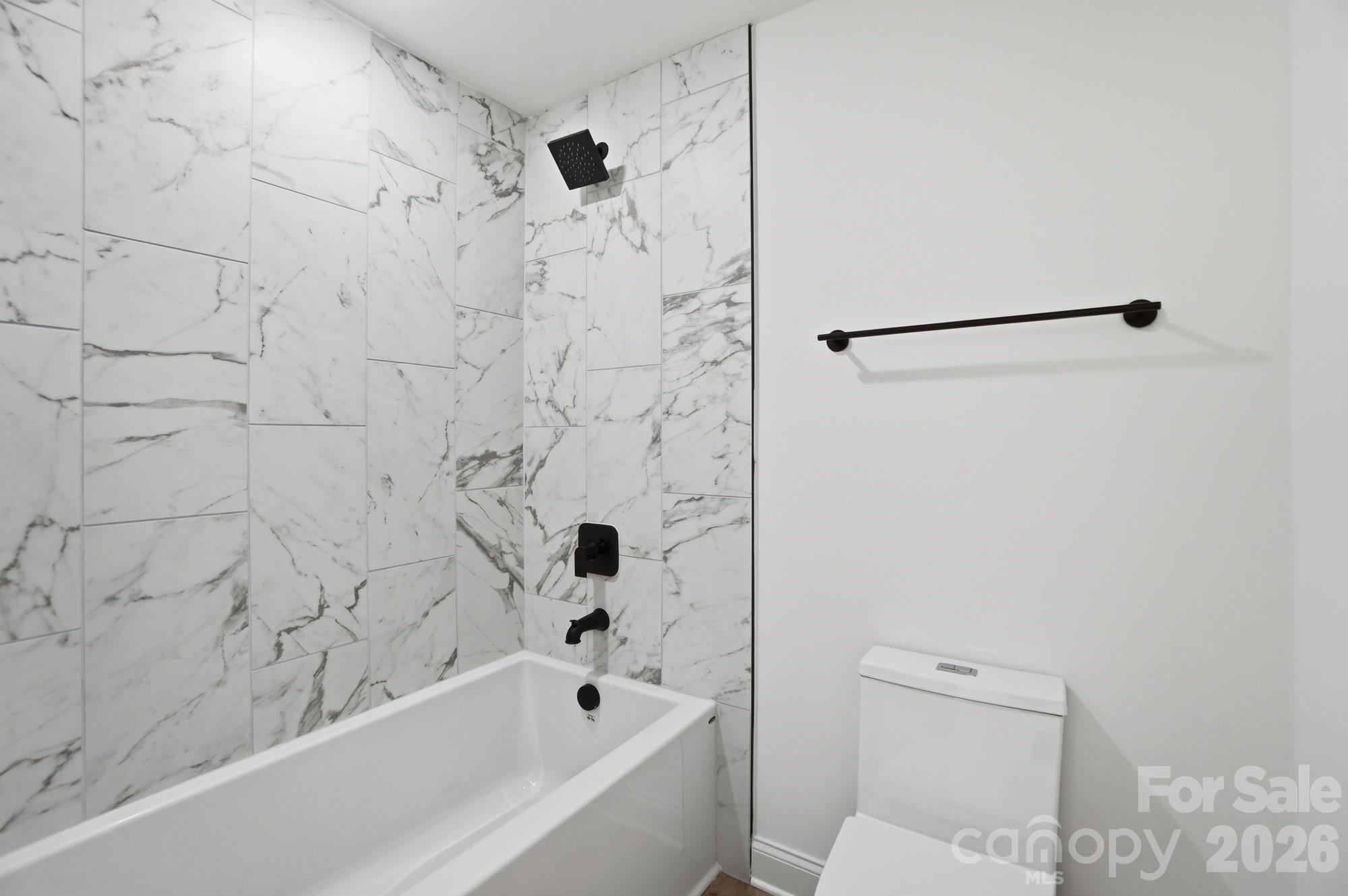 208 Cross Creek Drive Property Photo 27