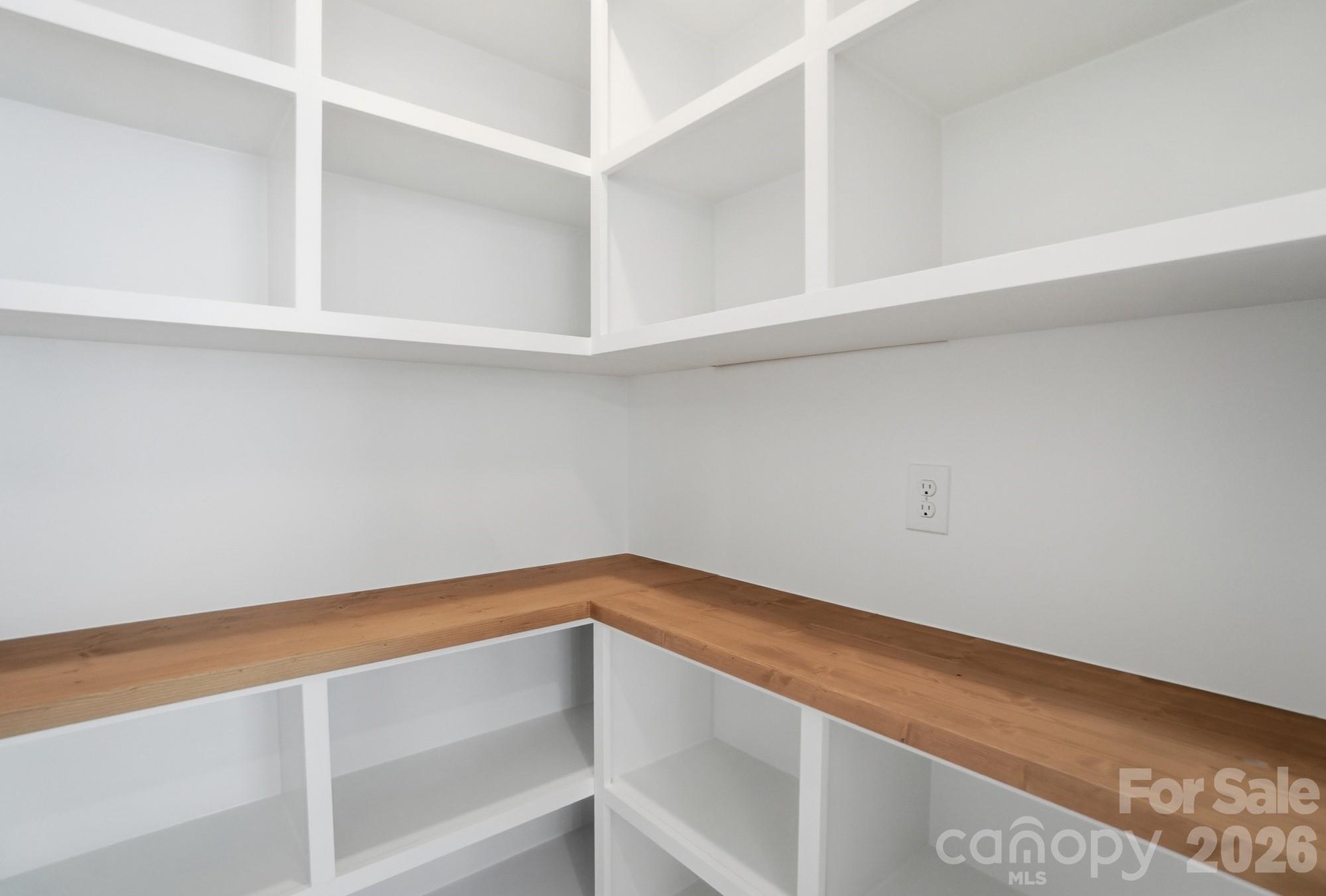 208 Cross Creek Drive Property Photo 40