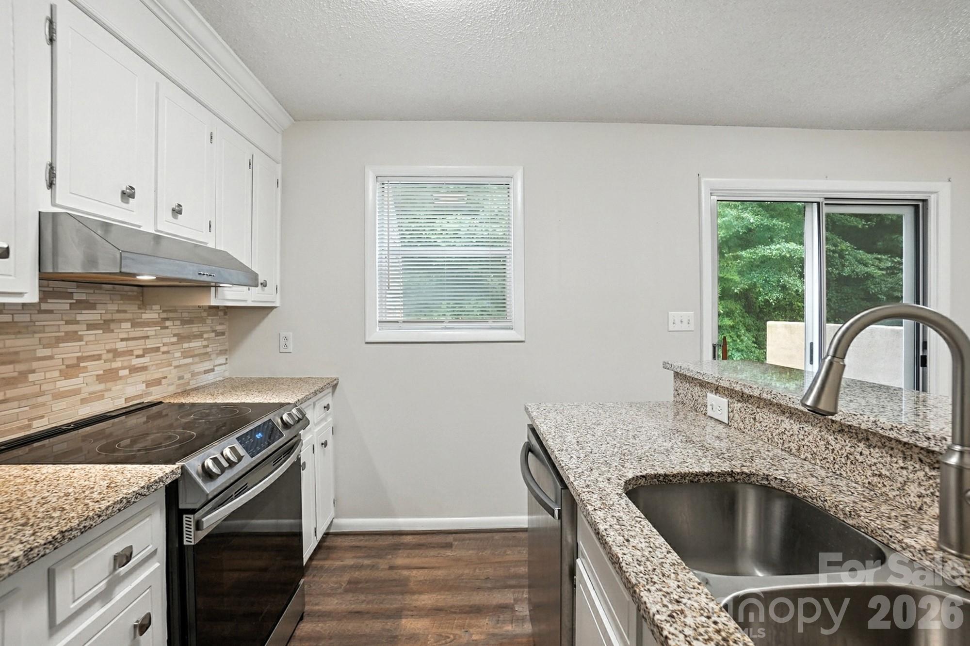 1101 Surry Lane Property Photo 14