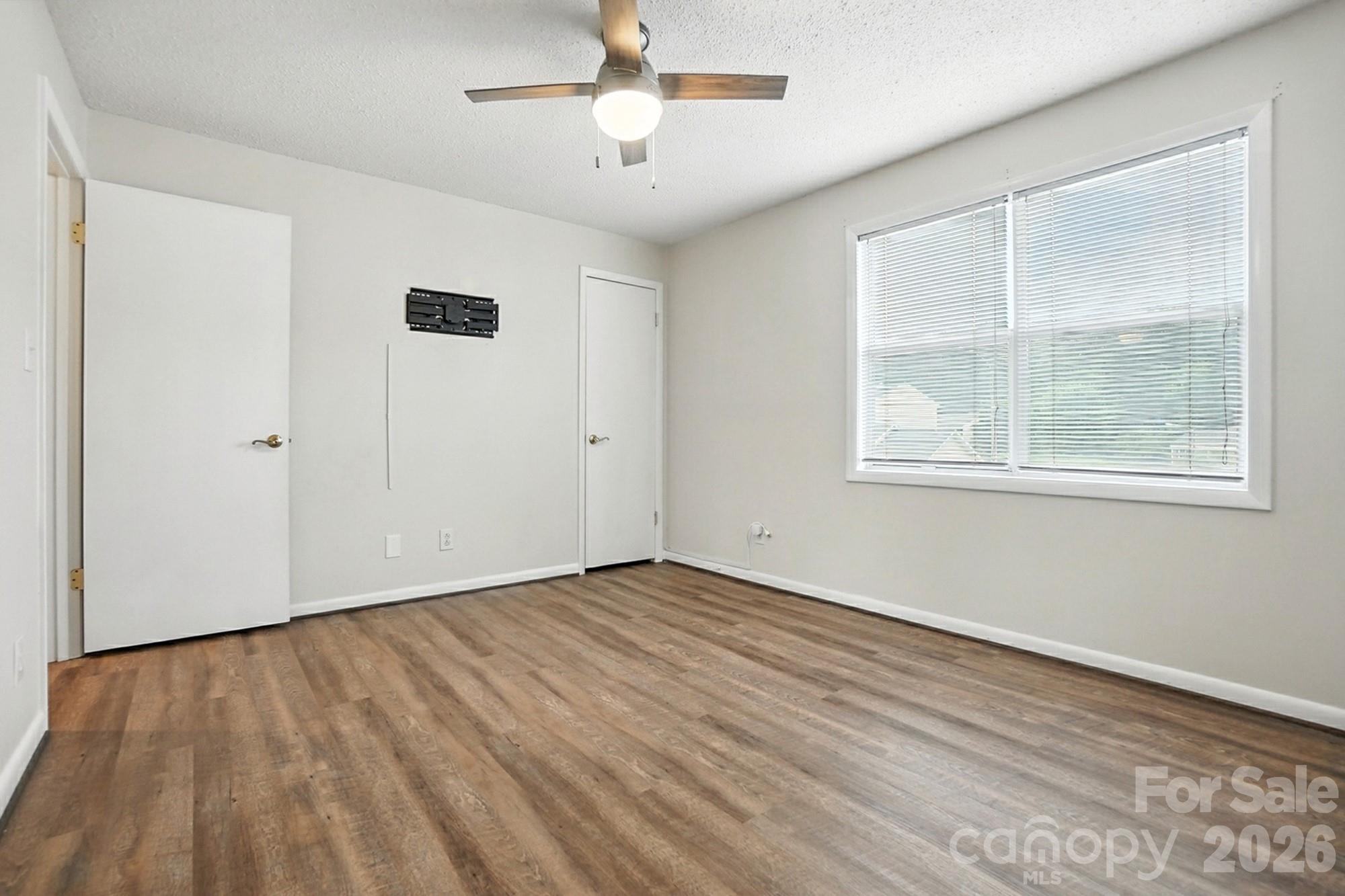 1101 Surry Lane Property Photo 27