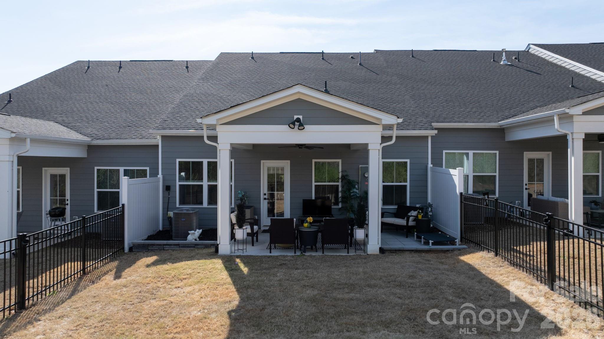 910 Prince Garrett Way Property Photo 28