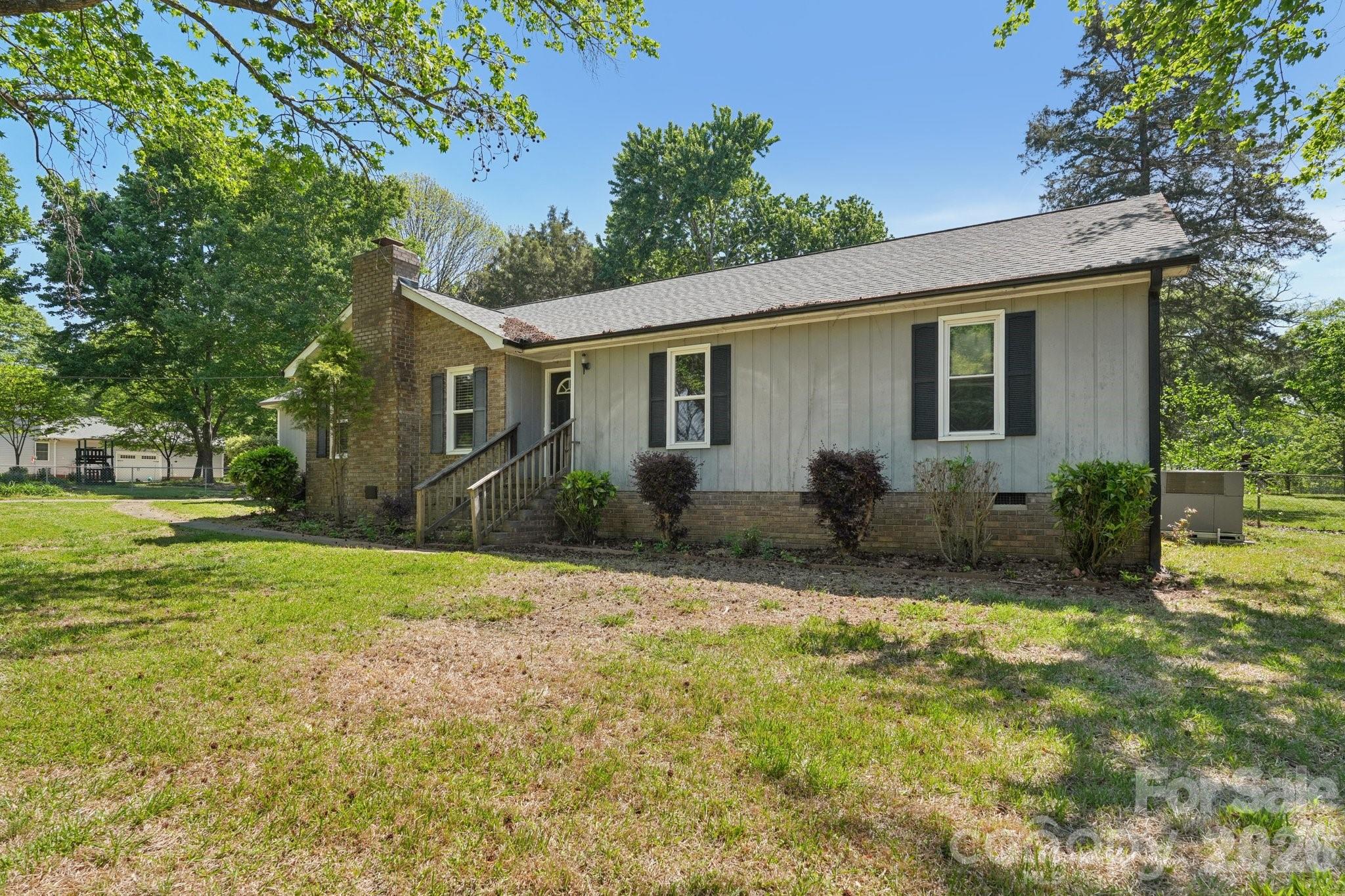 1011 Robin Lane Property Photo 1