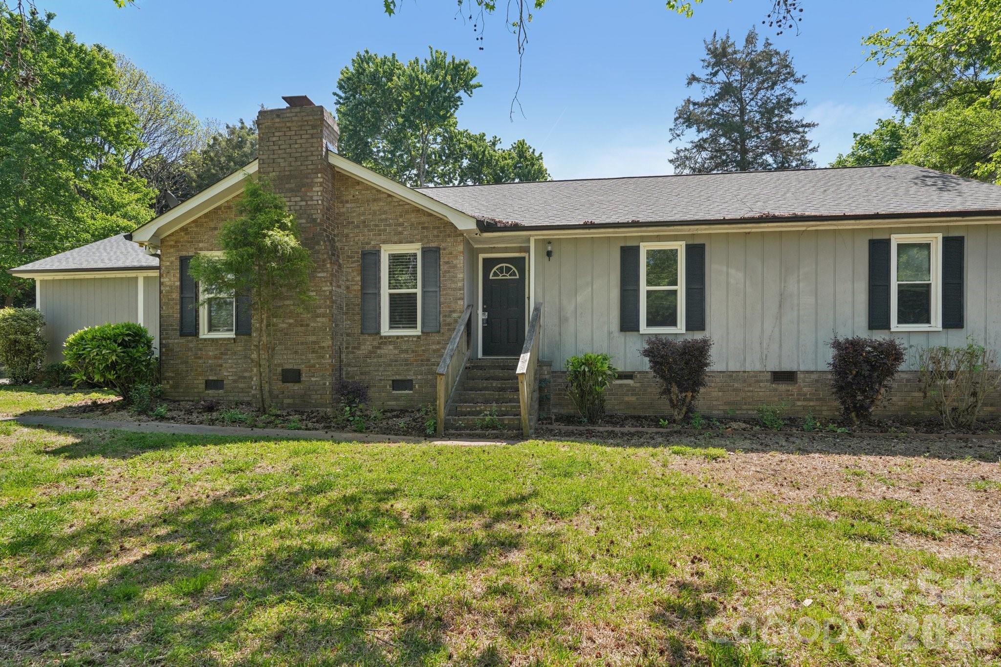 1011 Robin Lane Property Photo 1