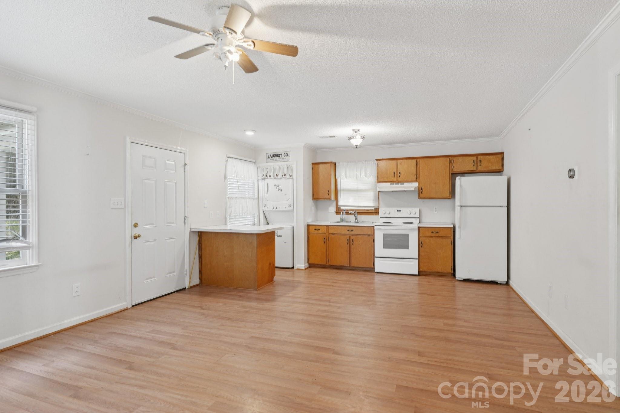 1011 Robin Lane Property Photo 8