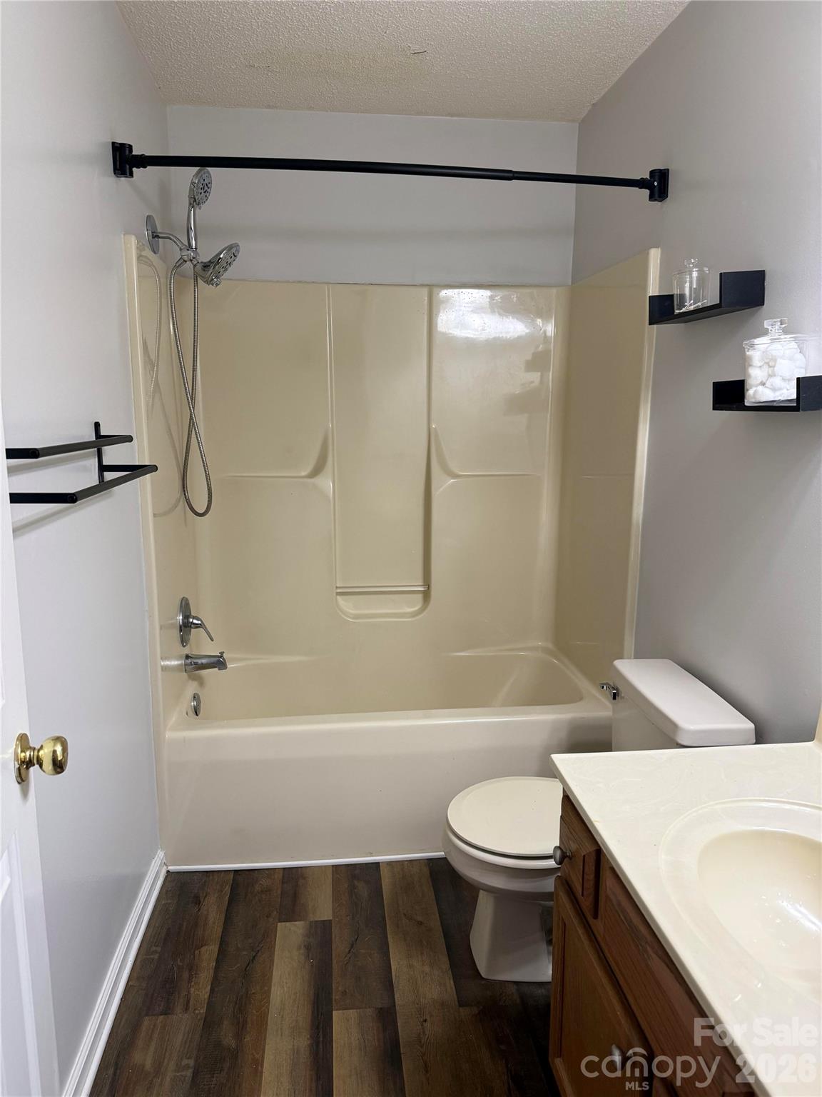 7004 Forest Hills Drive Property Photo 10