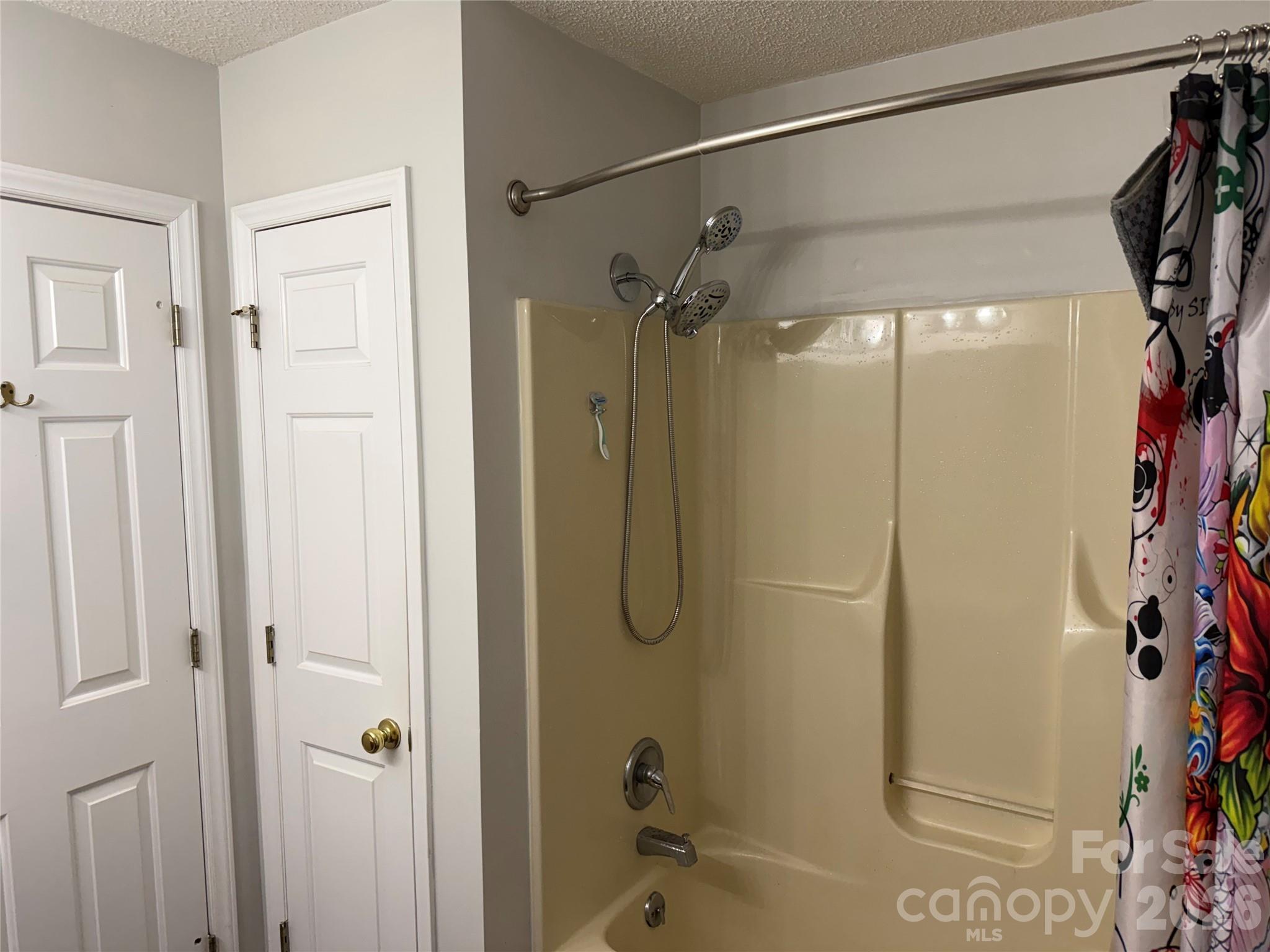 7004 Forest Hills Drive Property Photo 12