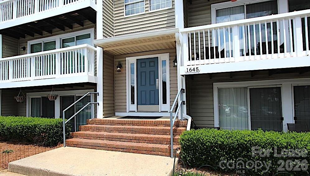 1645 Arlyn Circle Property Photo 2
