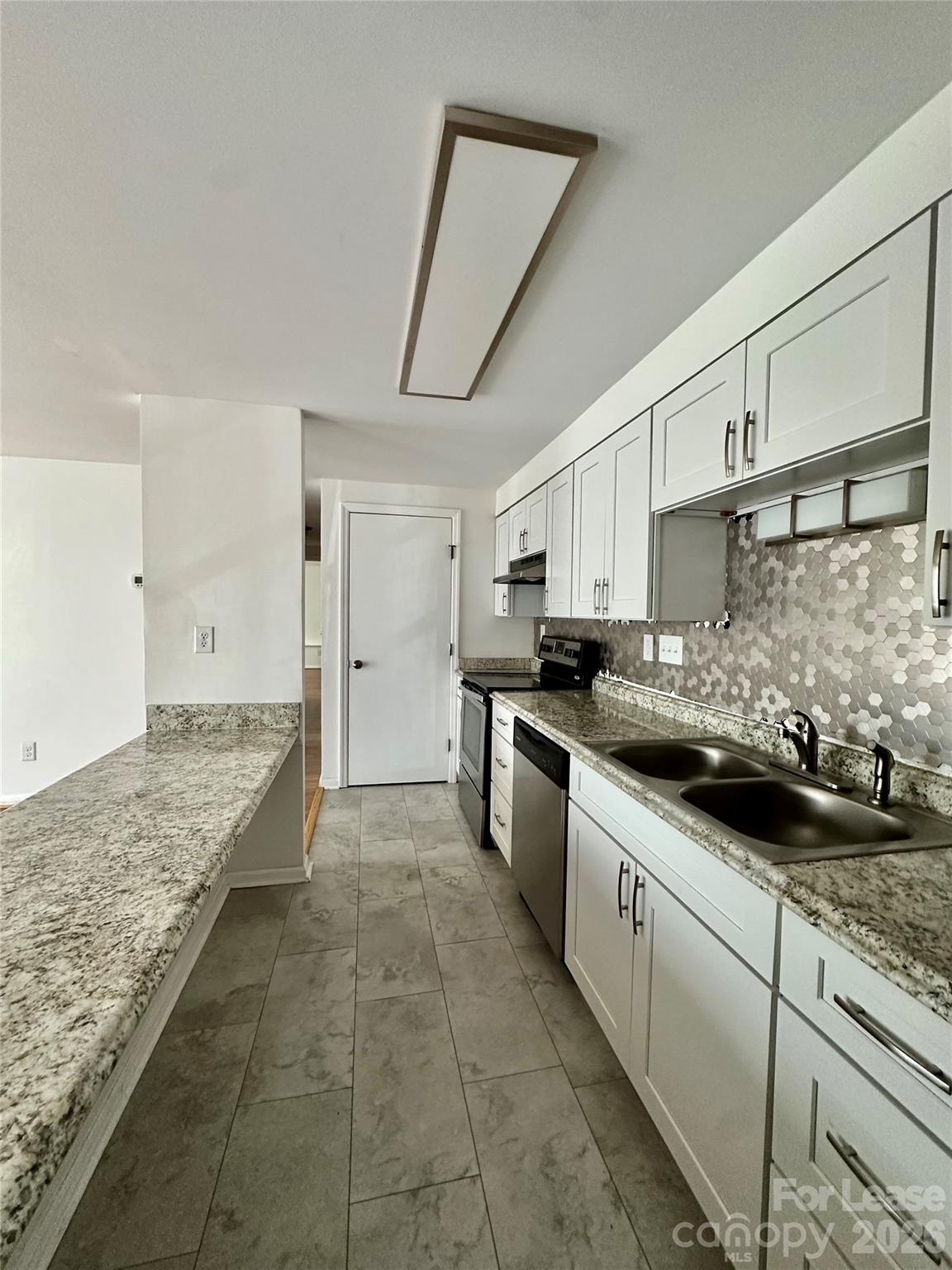 1645 Arlyn Circle Property Photo 4