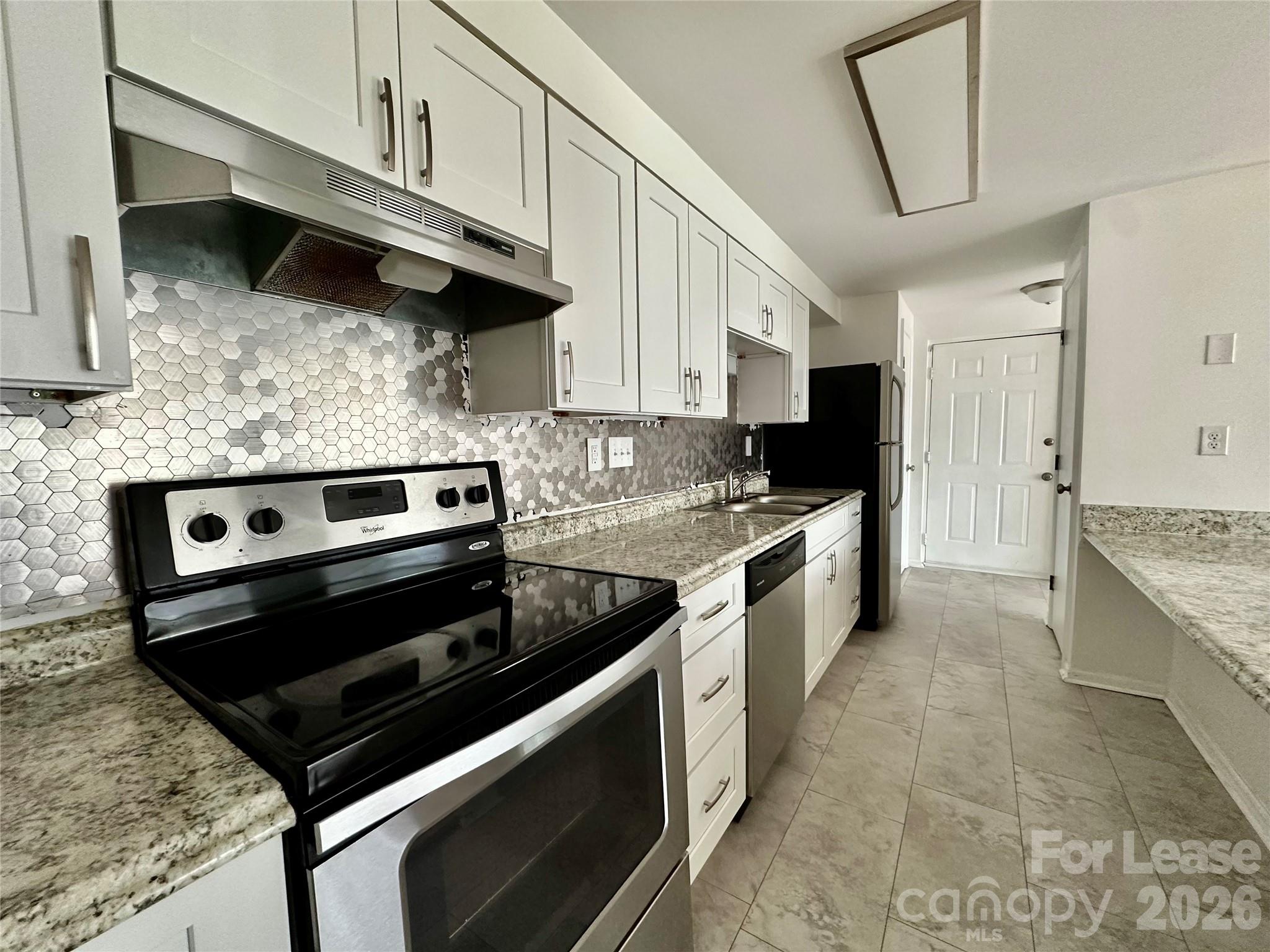 1645 Arlyn Circle Property Photo 7