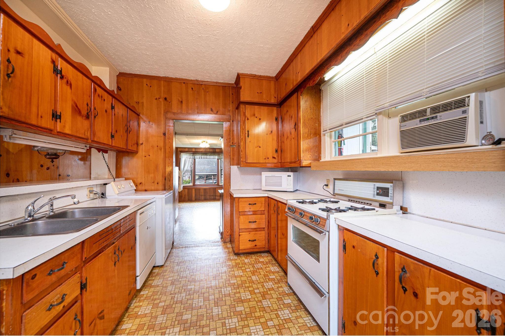 335 Harmon Street Property Photo 9