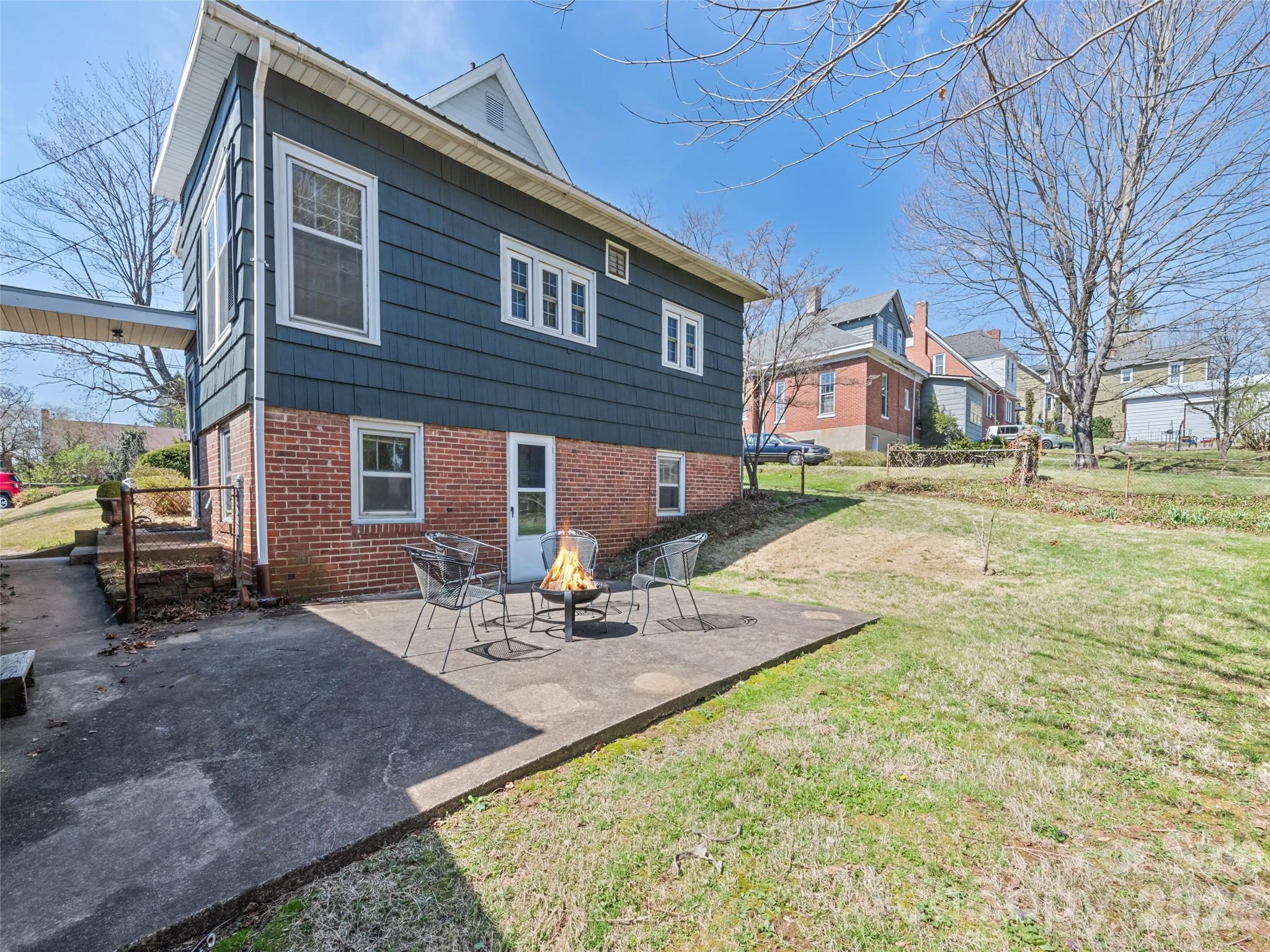 151 Hampton Heights Property Photo 10