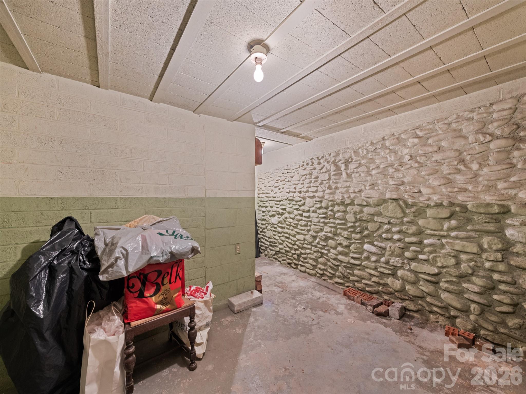 151 Hampton Heights Property Photo 48