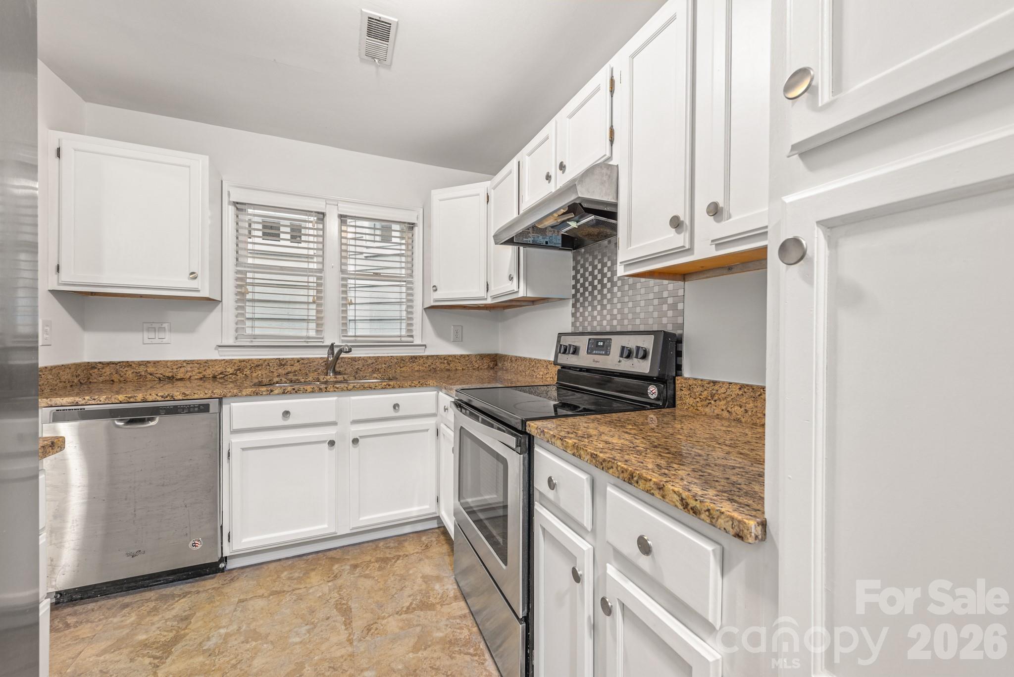 2715 Selwyn Avenue 34 Property Photo 1