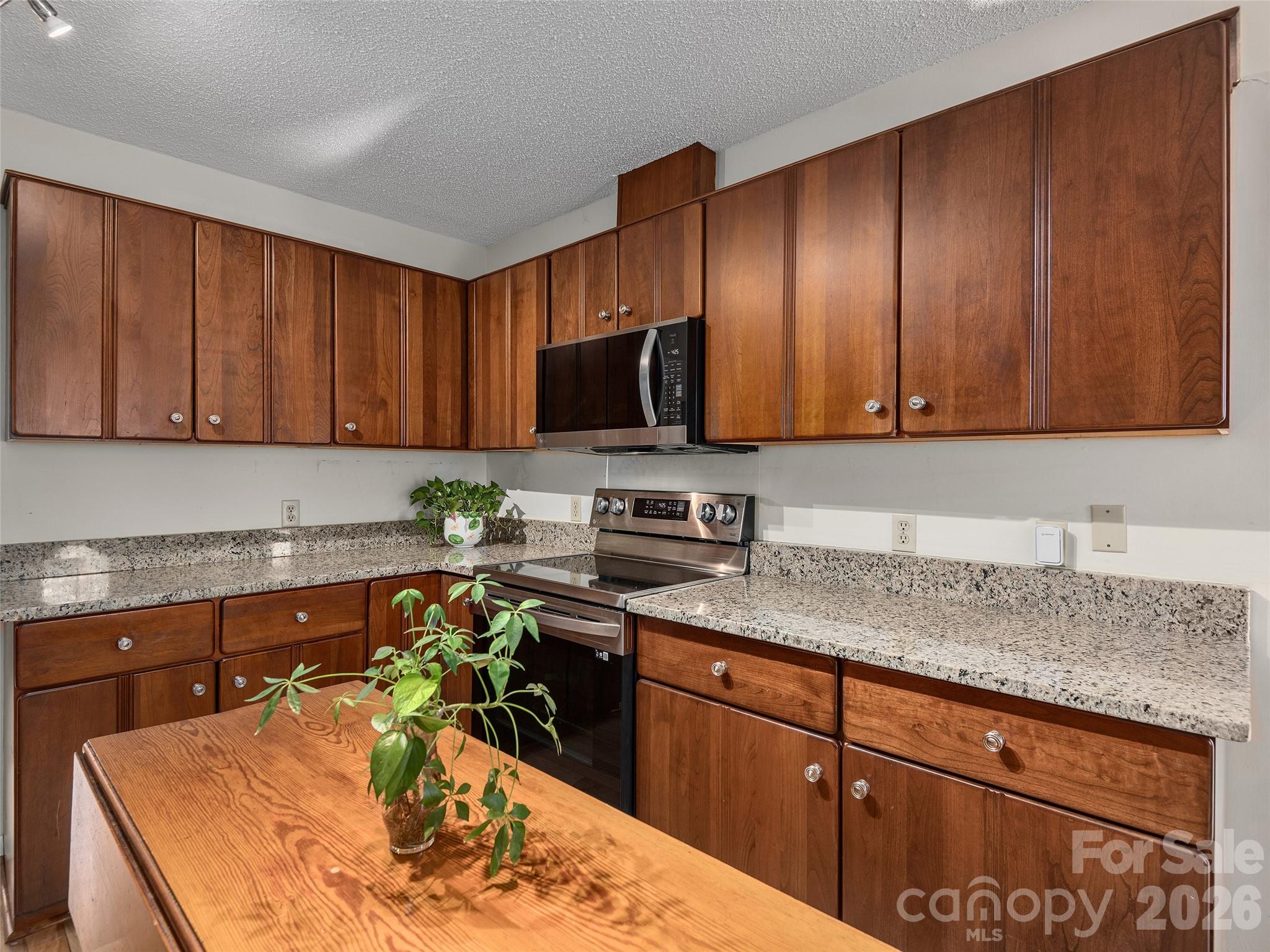 201 Crowfields Drive Property Photo 10