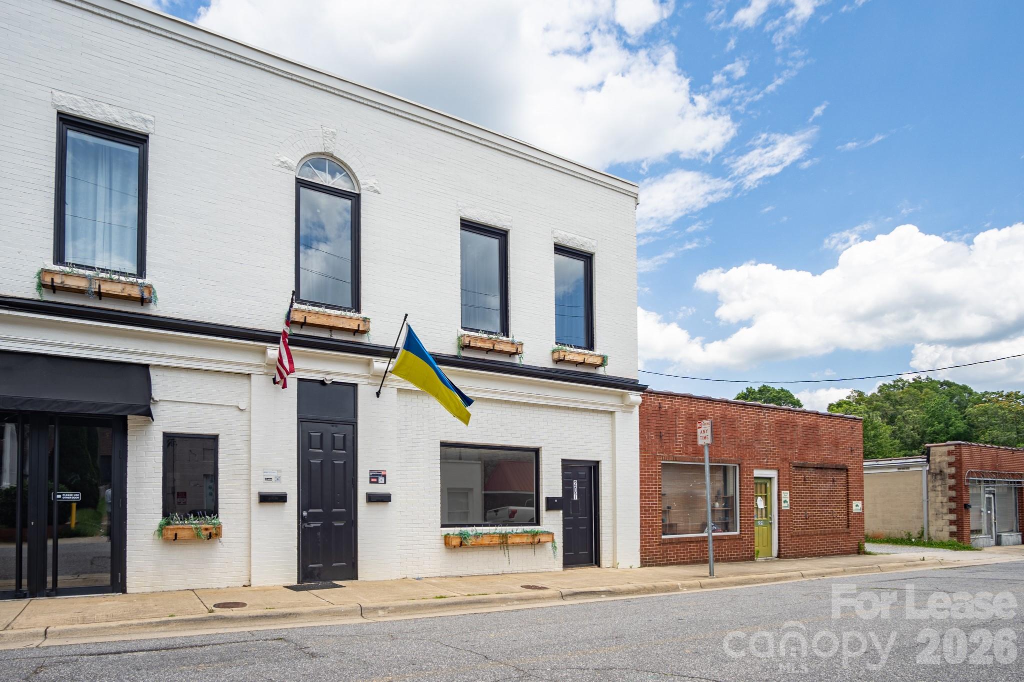 207 S Academy Street Property Photo 1